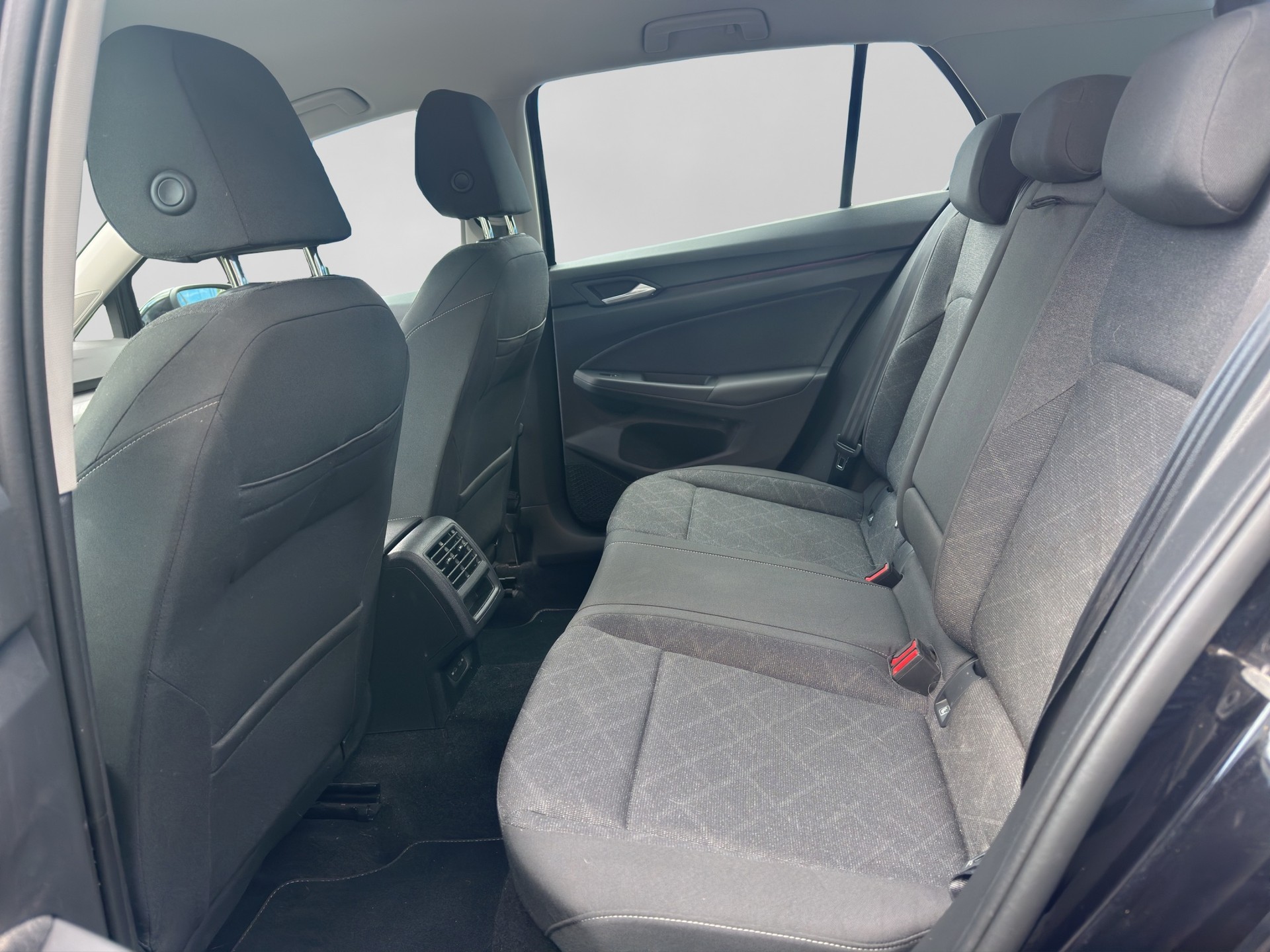 VW Golf 1.0 eTSI mHEV ACTLife DSG-image-13