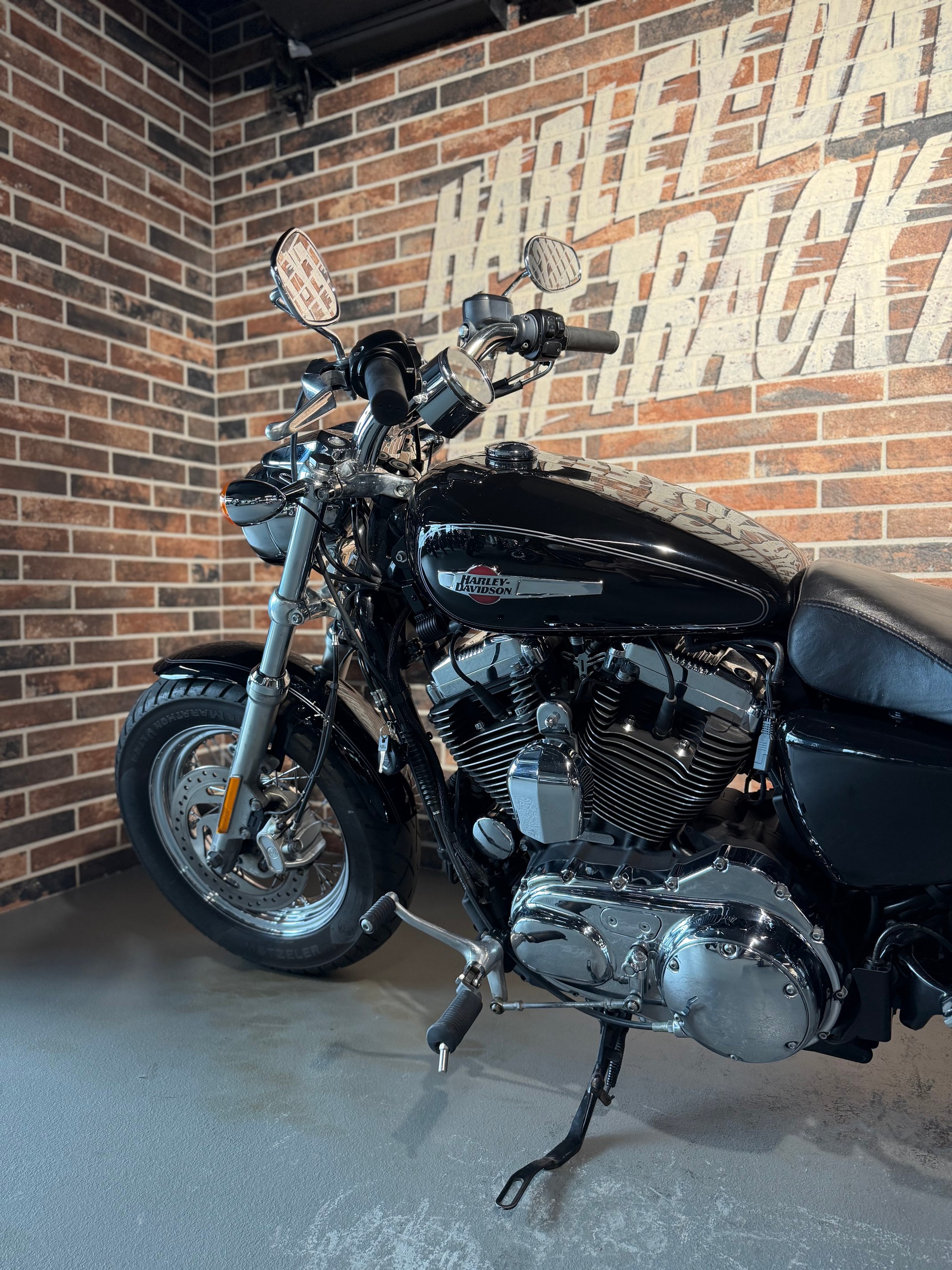 HARLEY-DAVIDSON XL 1200 C Sportster Custom ABS (35 kW)-showroom-element-1
