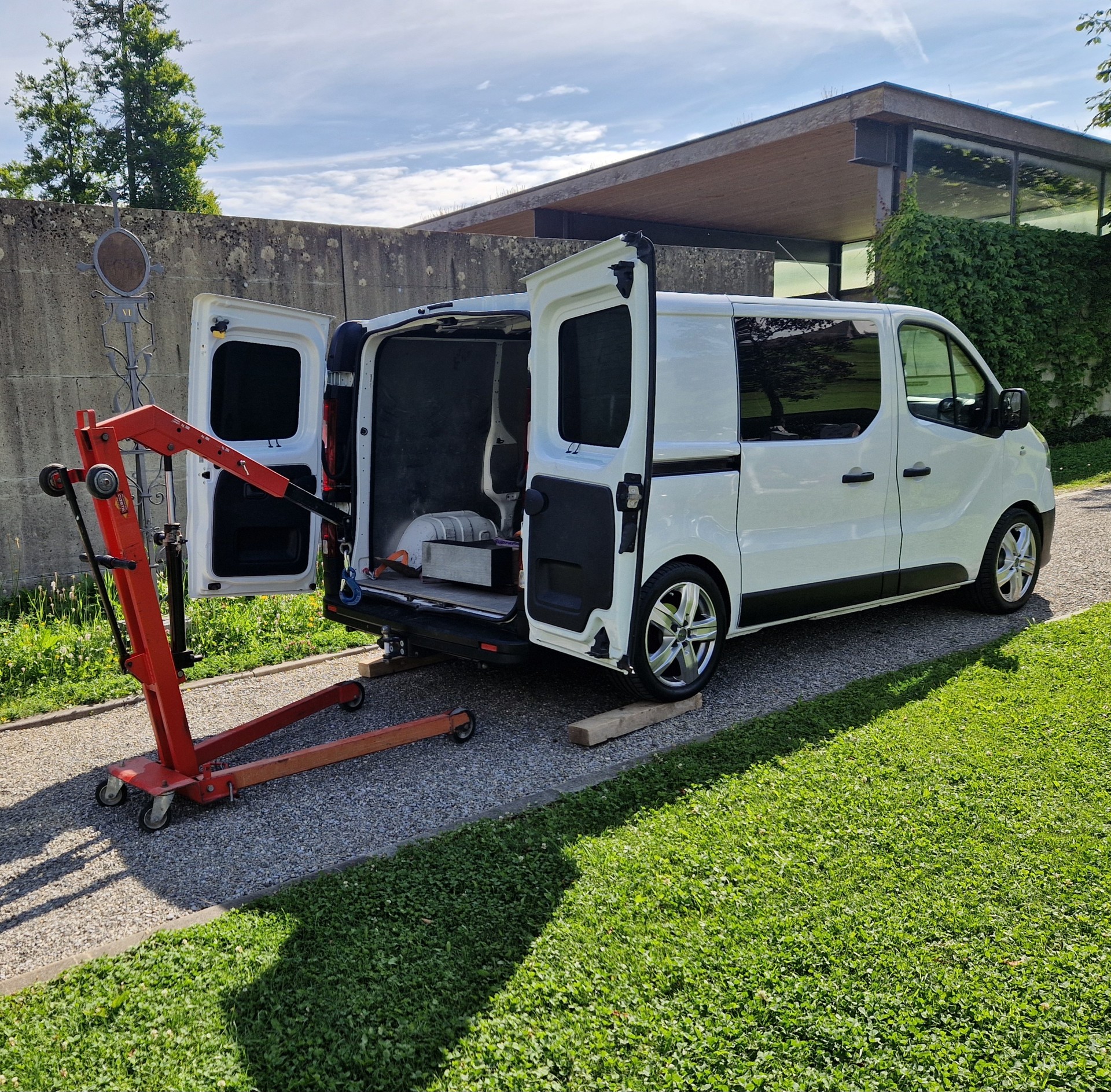 RENAULT TRAFIC-image-2