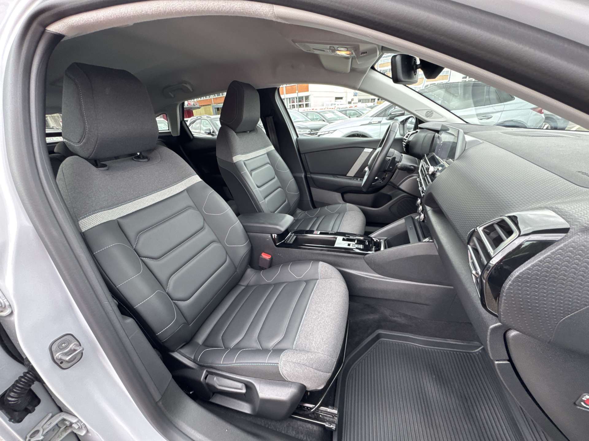 CITROEN C4 1.2 PureTech 130 Shine EAT8-Automat-image-12