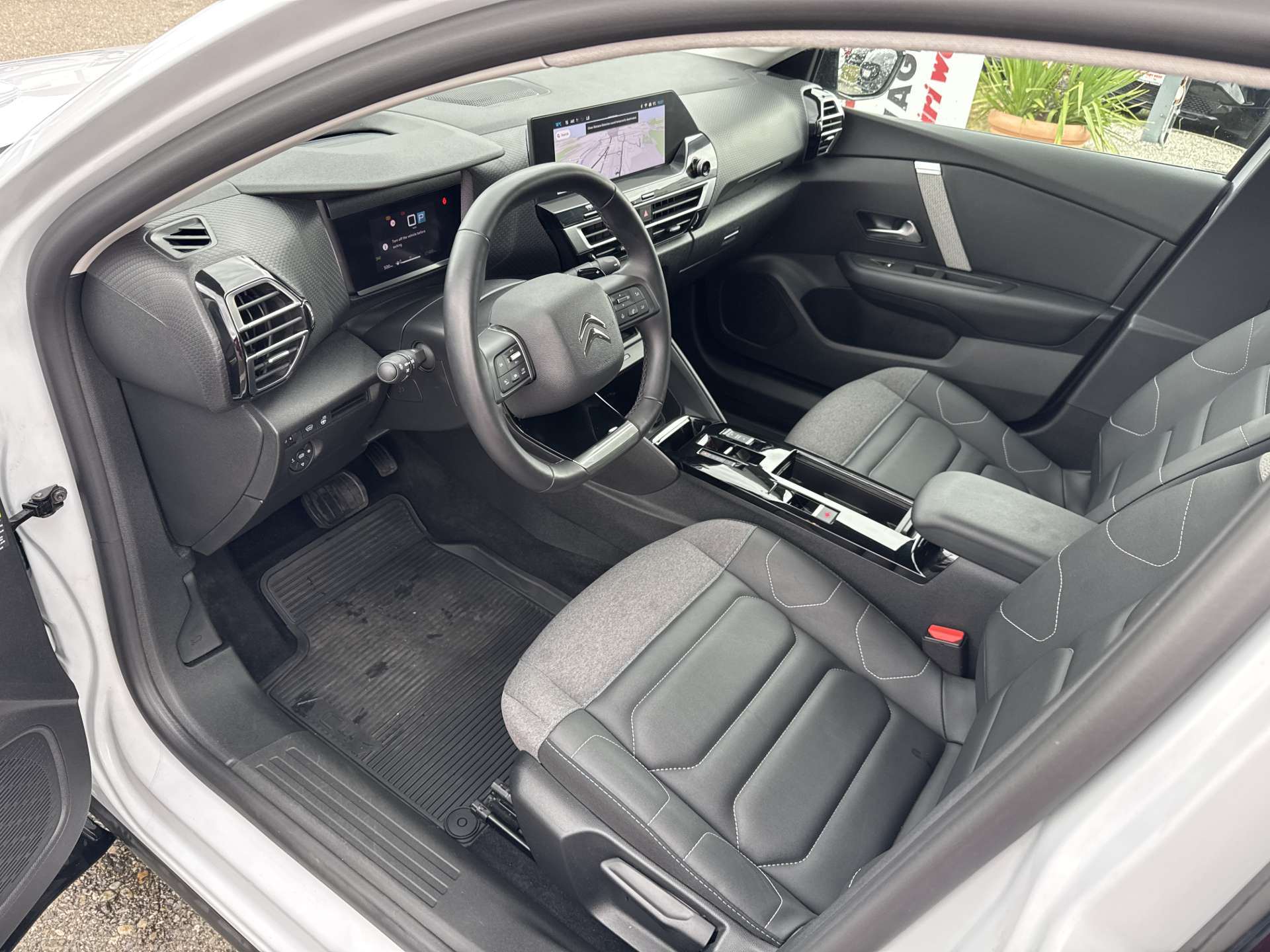 CITROEN C4 1.2 PureTech 130 Shine EAT8-Automat-image-5