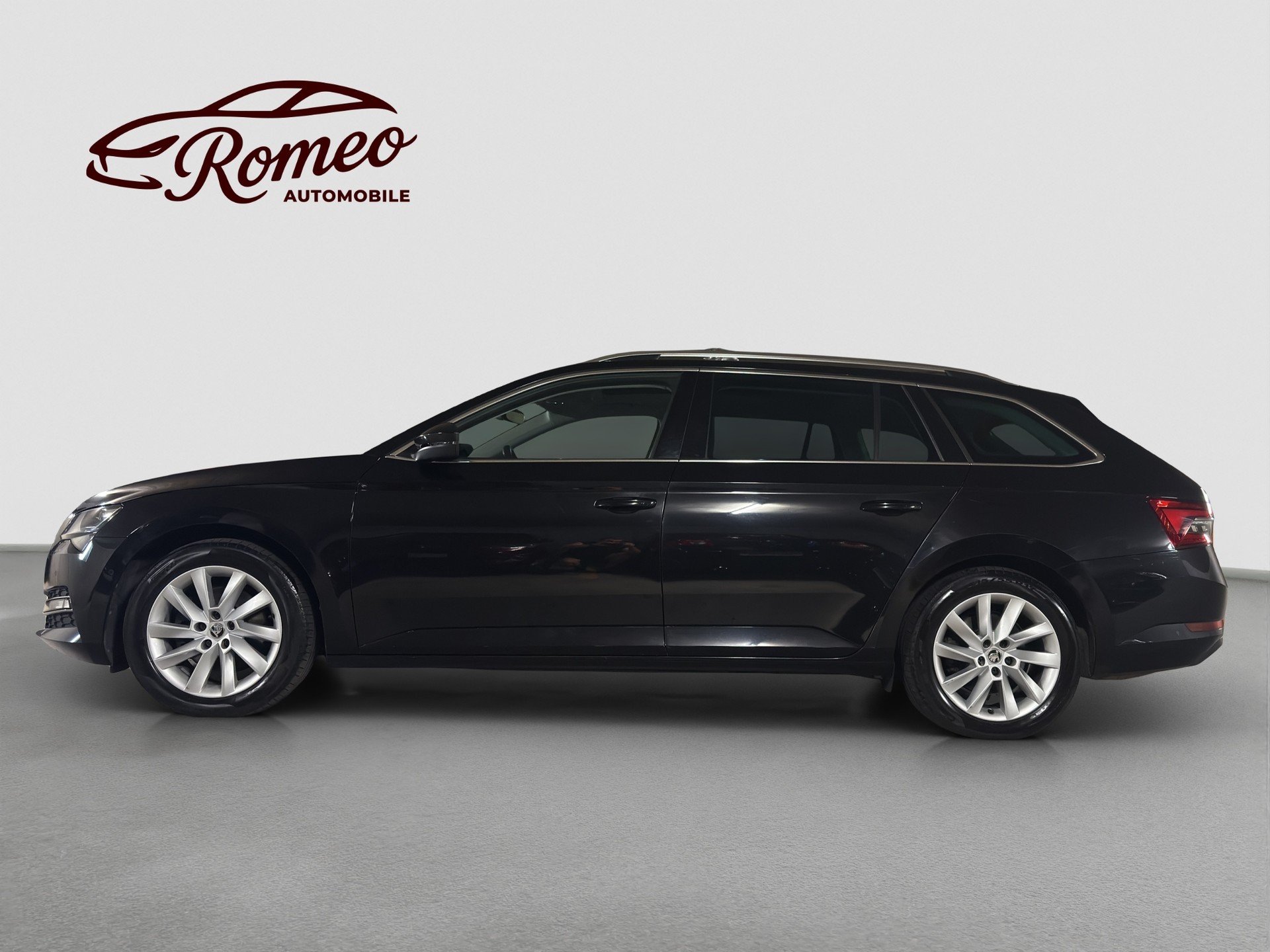 SKODA Superb Combi 2.0 TDi Style 4x4 DSG ** Frisch ab MFK und Service ** Panorama ** Leder-Alcantara **-image-5