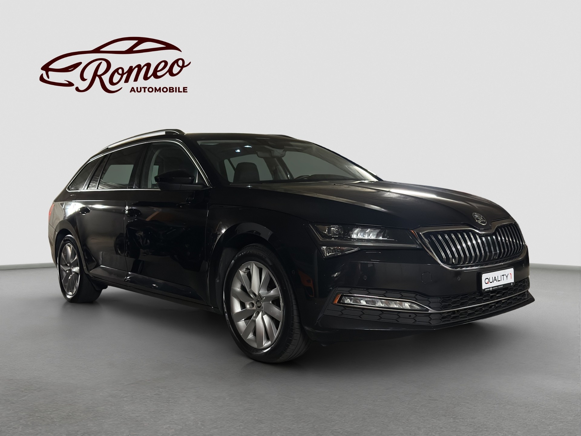 SKODA Superb Combi 2.0 TDi Style 4x4 DSG ** Frisch ab MFK und Service ** Panorama ** Leder-Alcantara **-image-3