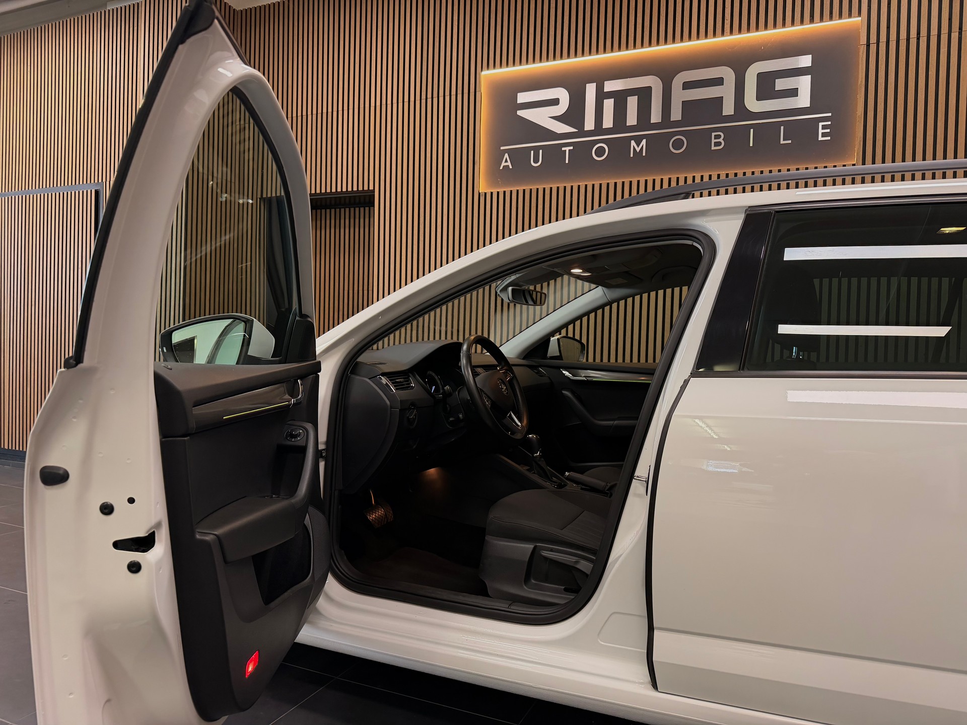 SKODA Octavia 1.5 G-tec Style CNG | CH-Fzg. | 8 Kompletträder | CarVertical-image-13