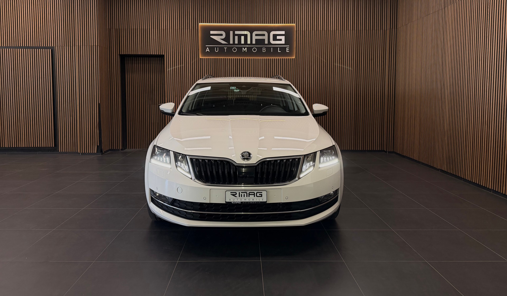 SKODA Octavia 1.5 G-tec Style CNG | CH-Fzg. | 8 Kompletträder | CarVertical-image-1