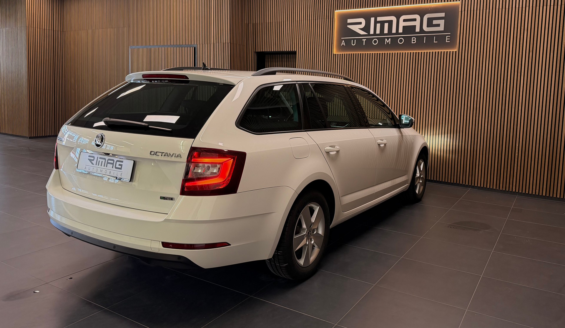 SKODA Octavia 1.5 G-tec Style CNG | CH-Fzg. | 8 Kompletträder | CarVertical-image-9