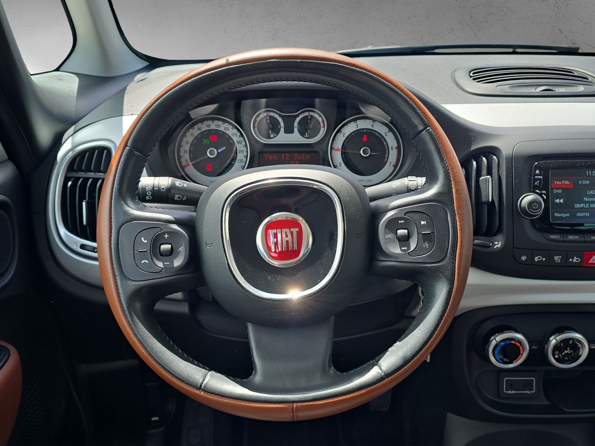 FIAT 500L 1.4 TB 16V Trekking Line-image-12