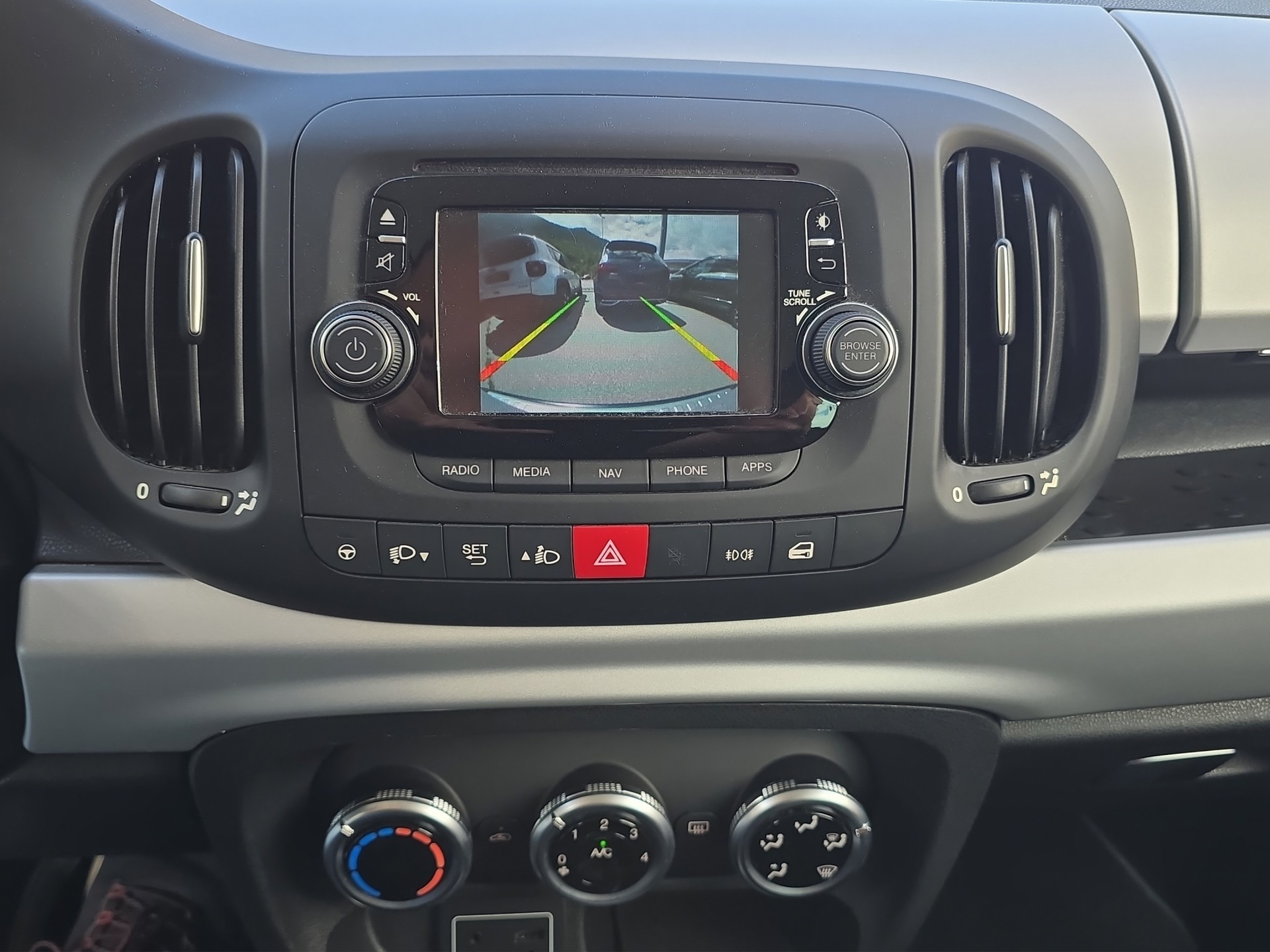 FIAT 500L 1.4 TB 16V Trekking Line-image-11