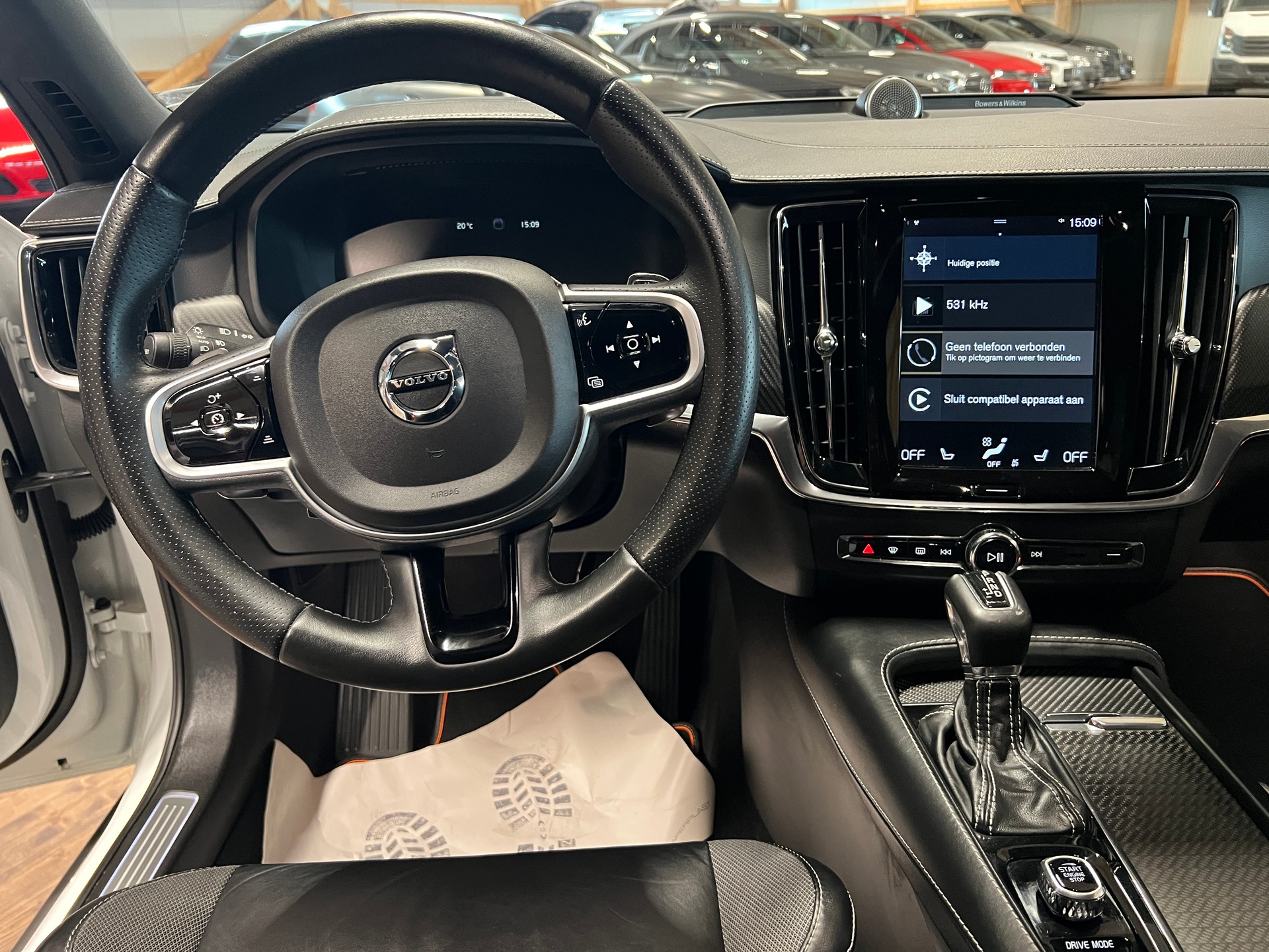 VOLVO V90 Cross Country D5 Ocean Race AWD Geartronic-image-10