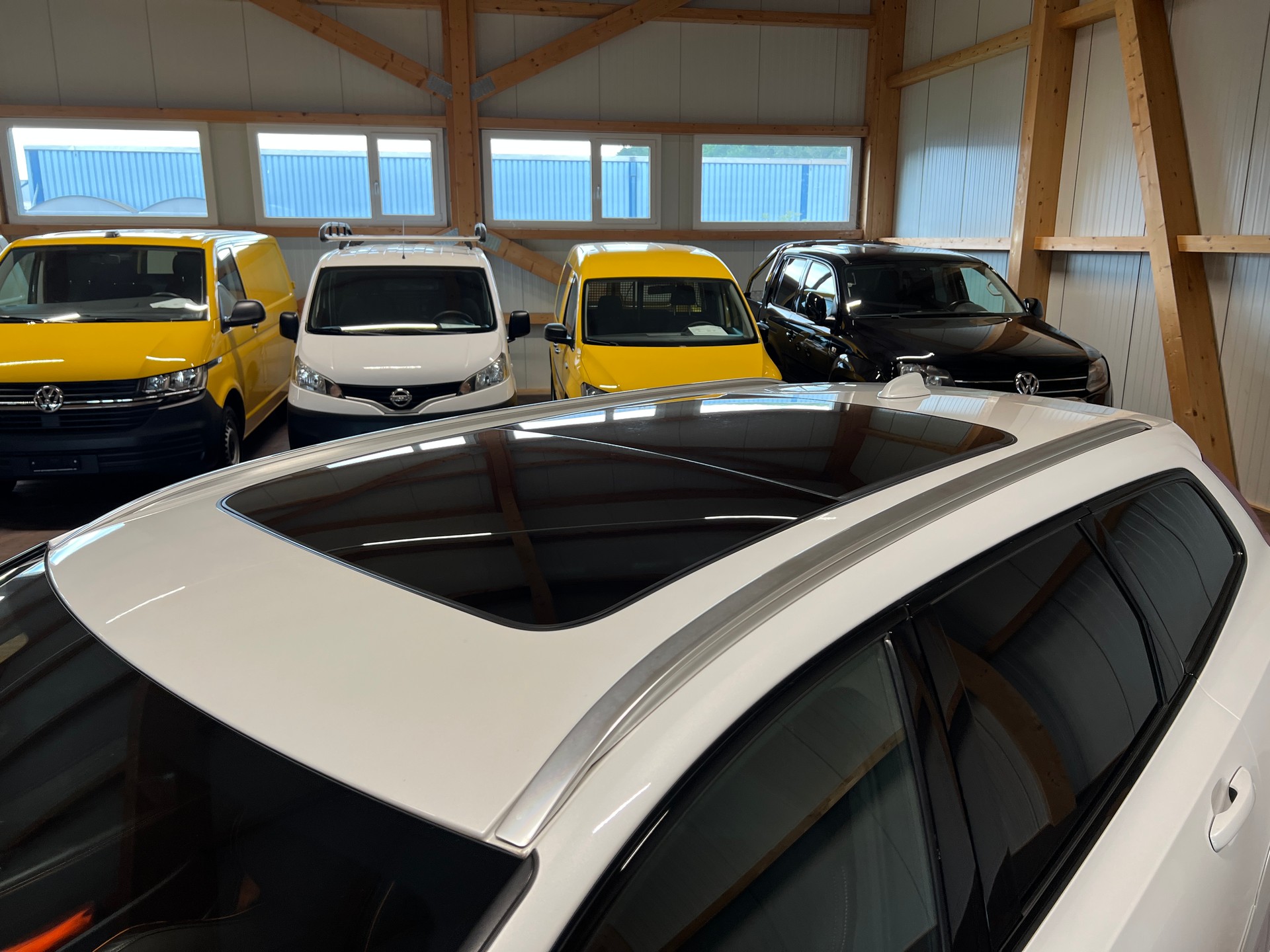 VOLVO V90 Cross Country D5 Ocean Race AWD Geartronic-image-11