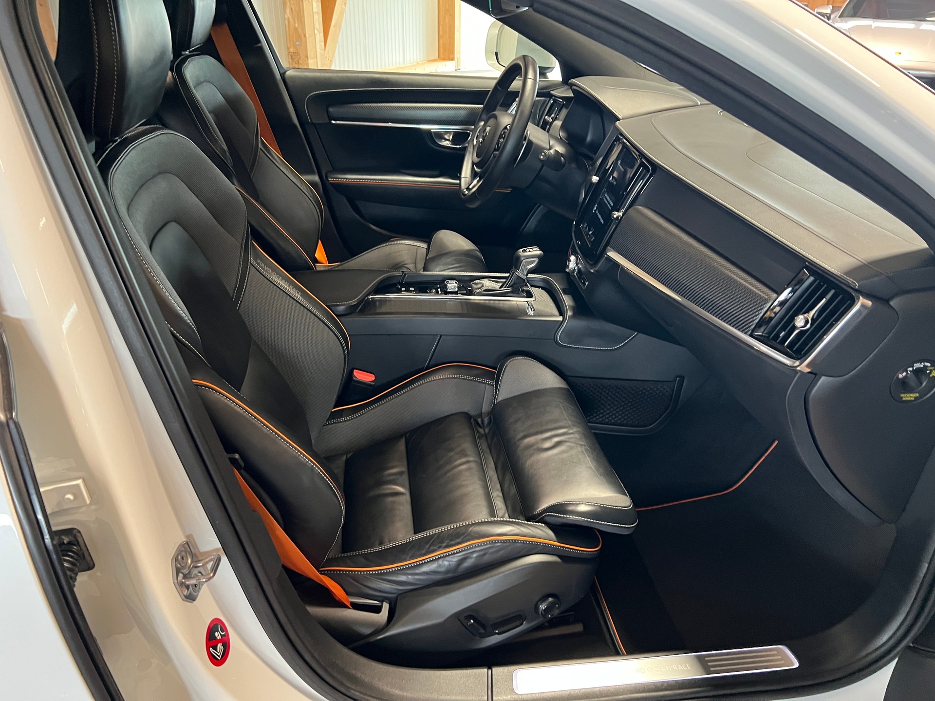 VOLVO V90 Cross Country D5 Ocean Race AWD Geartronic-image-13