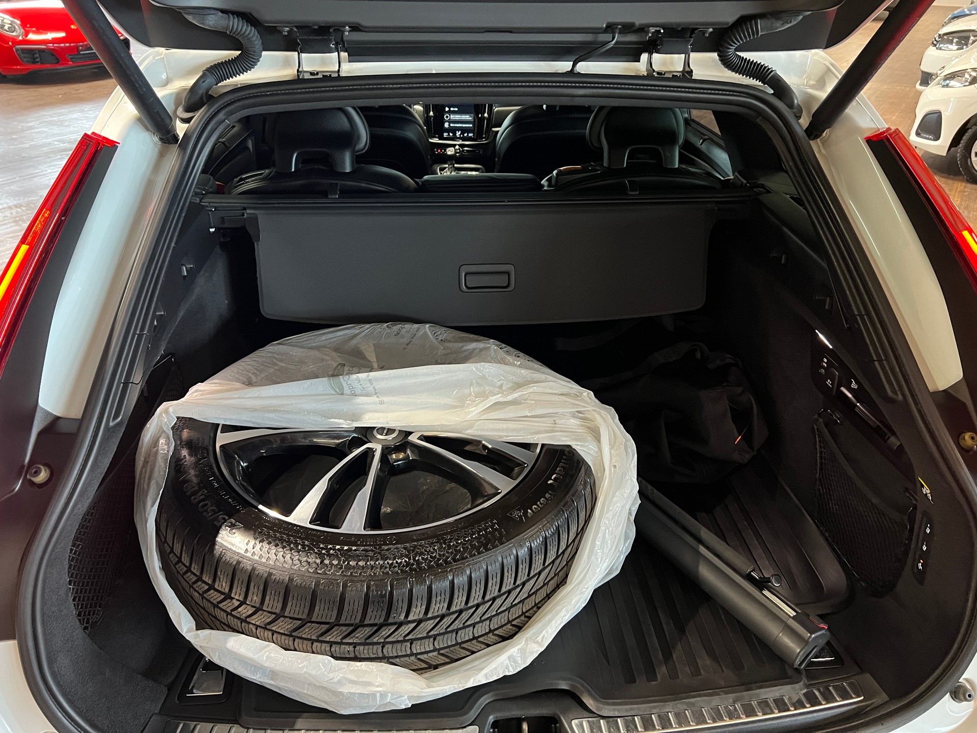 VOLVO V90 Cross Country D5 Ocean Race AWD Geartronic-image-16