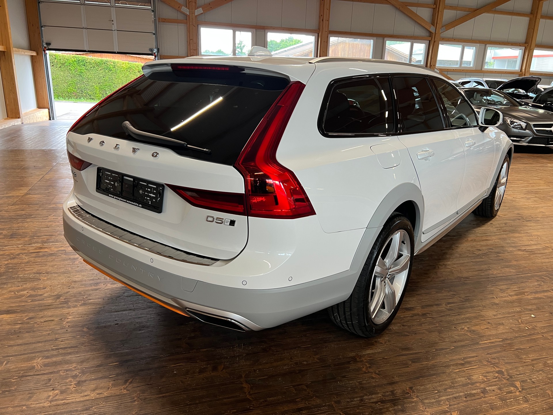 VOLVO V90 Cross Country D5 Ocean Race AWD Geartronic-image-4