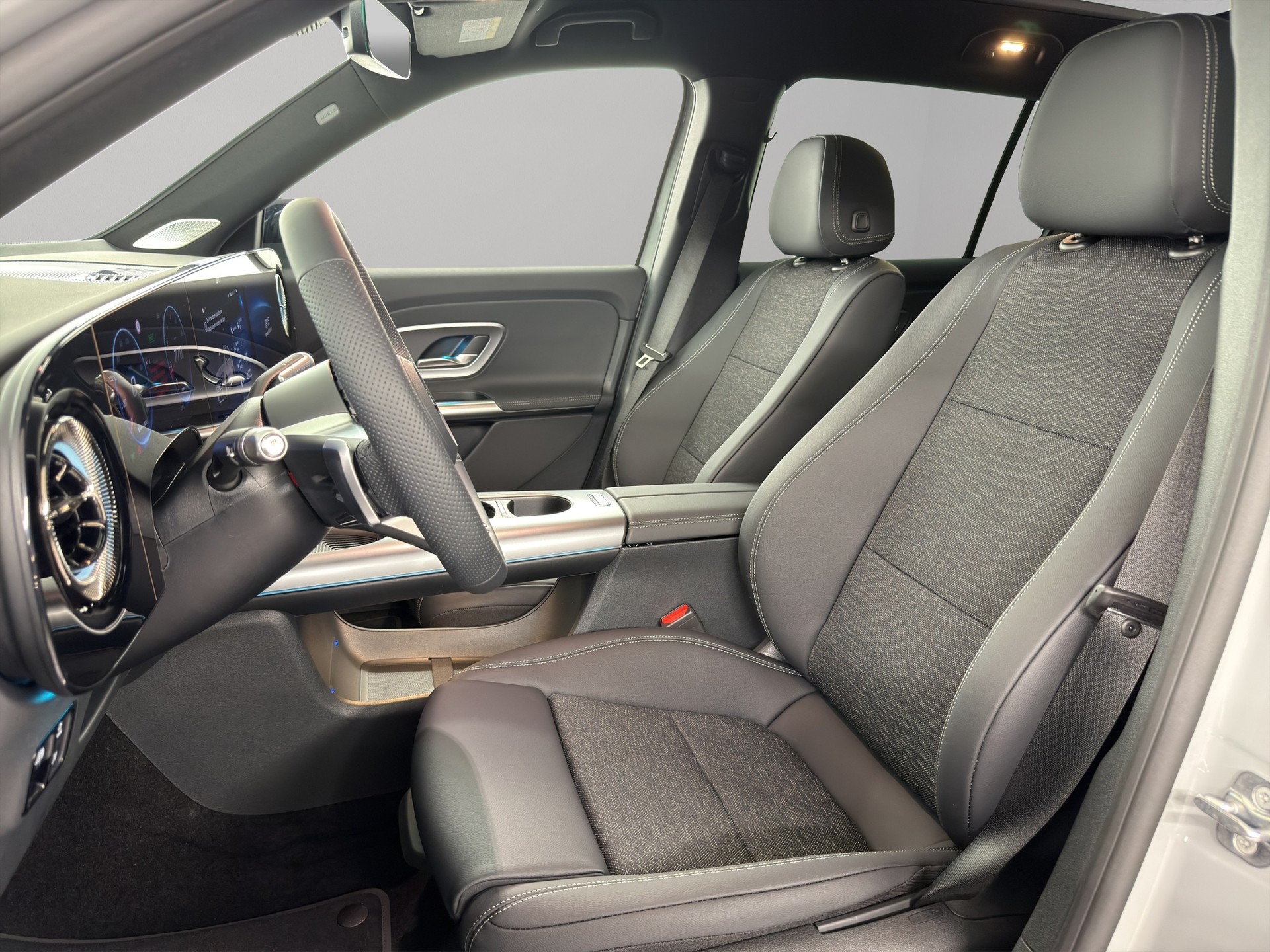 MERCEDES-BENZ GLB 220 4matic-image-10