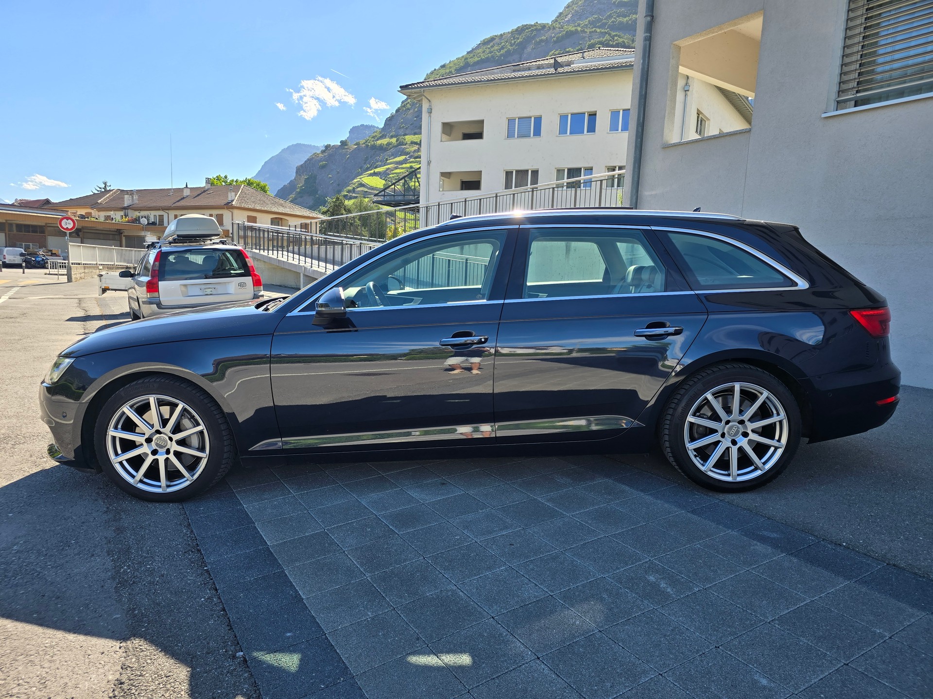 AUDI A4 Avant 2.0 TFSI Design quattro S-tronic-image-2