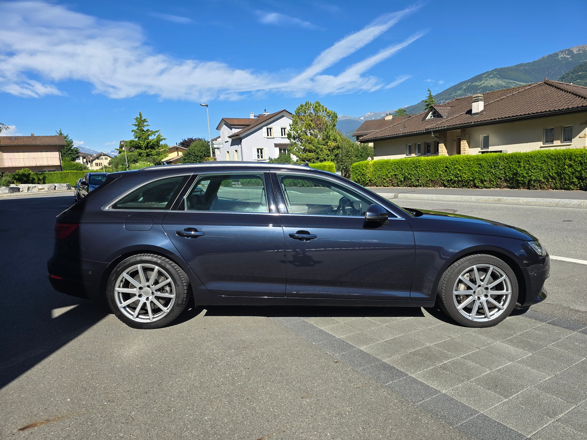 AUDI A4 Avant 2.0 TFSI Design quattro S-tronic-image-6