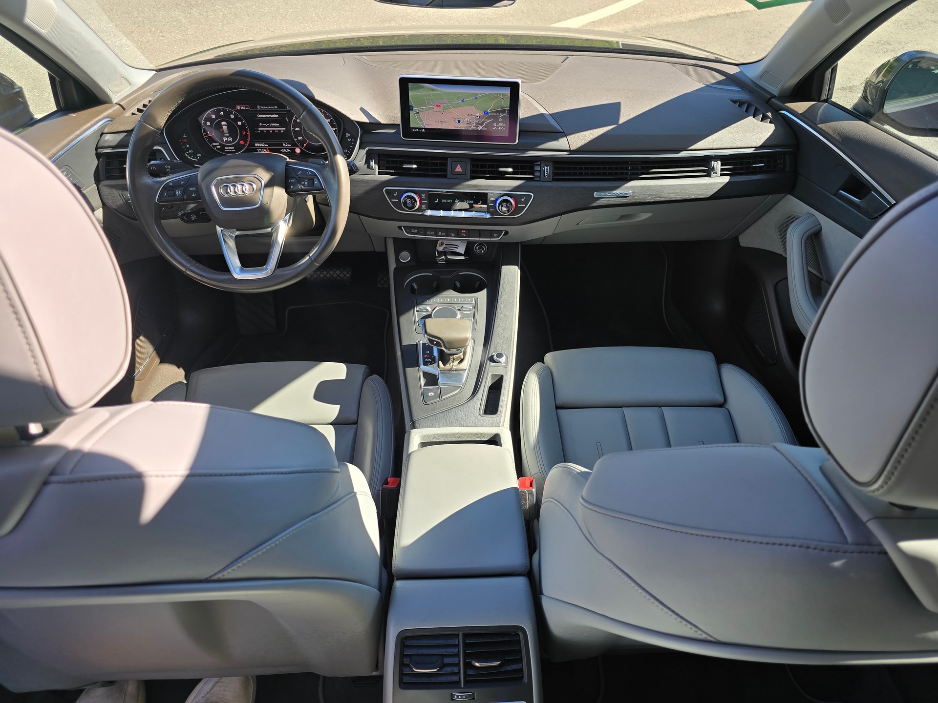 AUDI A4 Avant 2.0 TFSI Design quattro S-tronic-image-13