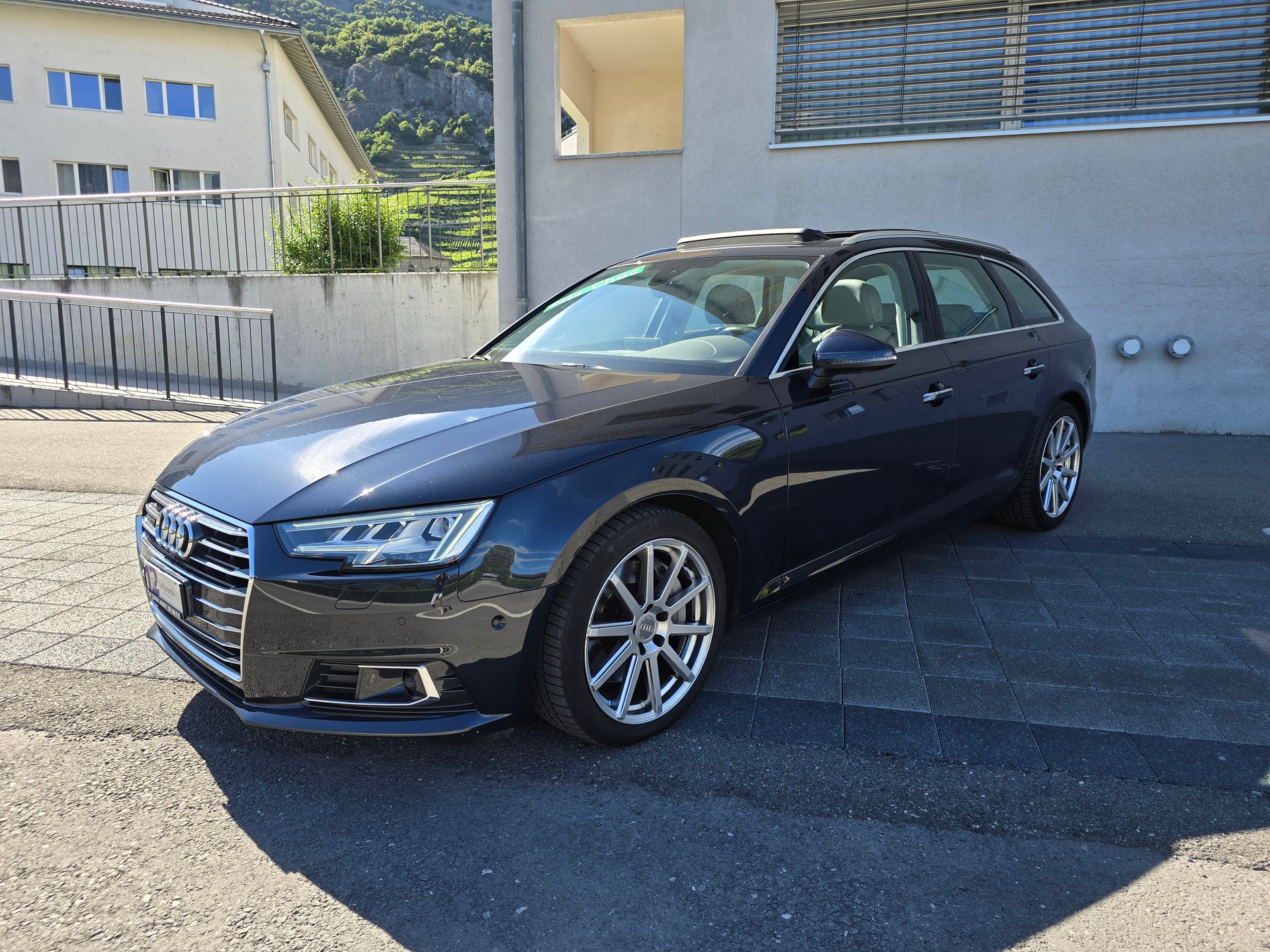 AUDI A4 Avant 2.0 TFSI Design quattro S-tronic-image-1