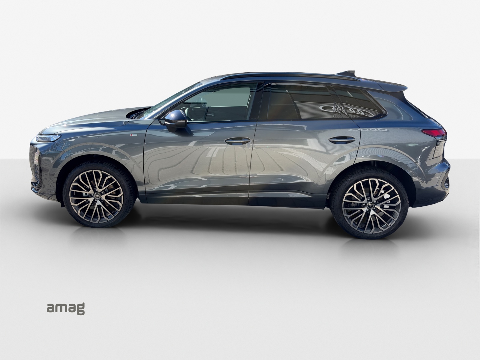AUDI Q3 SUV 110 kW TFSI S tronic-image-1