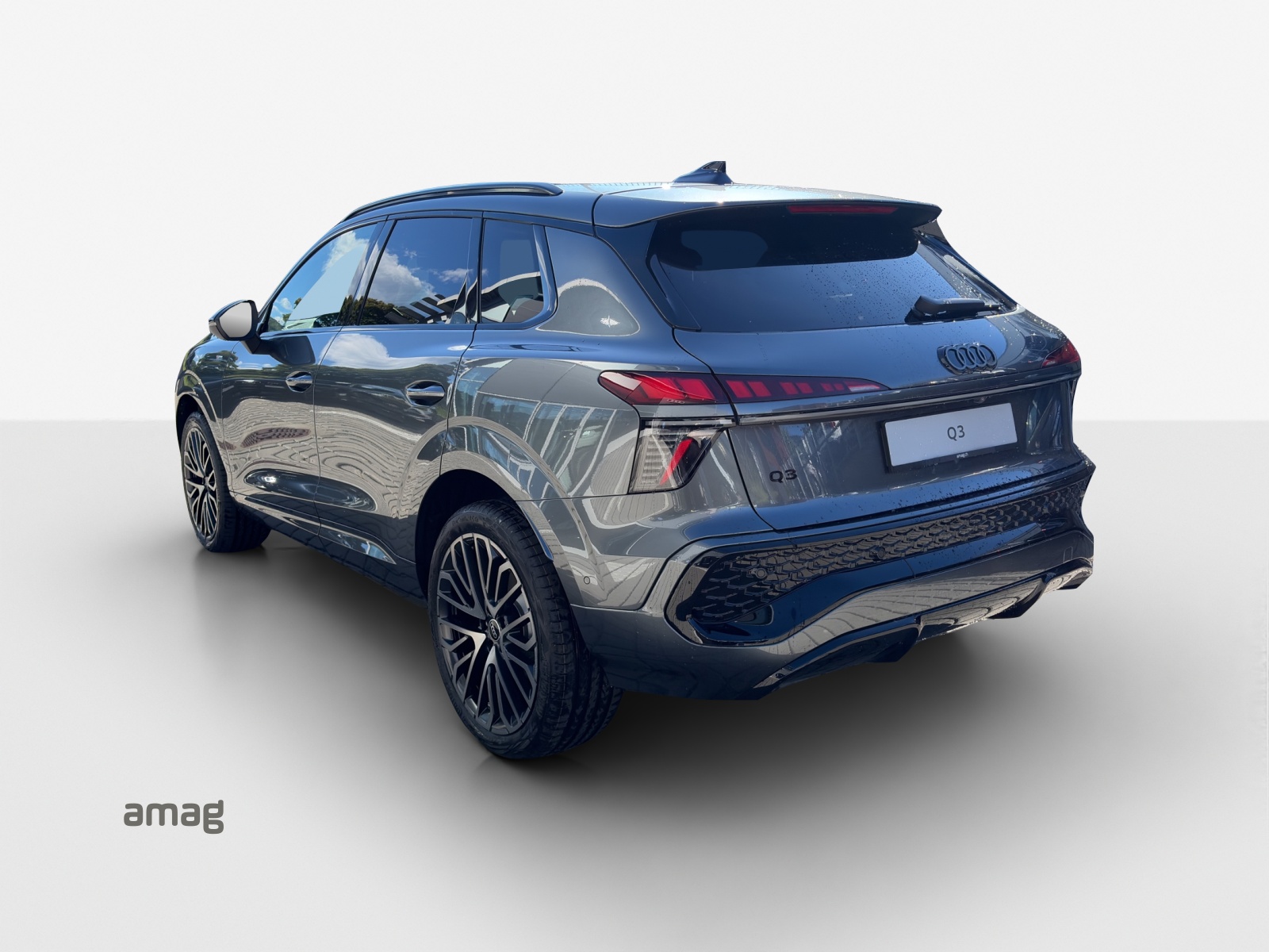 AUDI Q3 SUV 110 kW TFSI S tronic-image-2