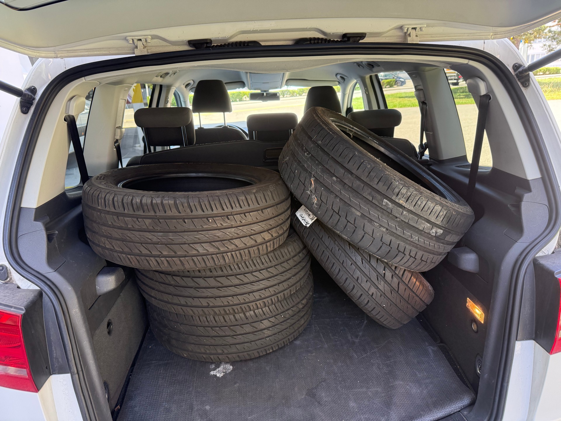 VW Touran 2.0 TDI Comfortline-image-10