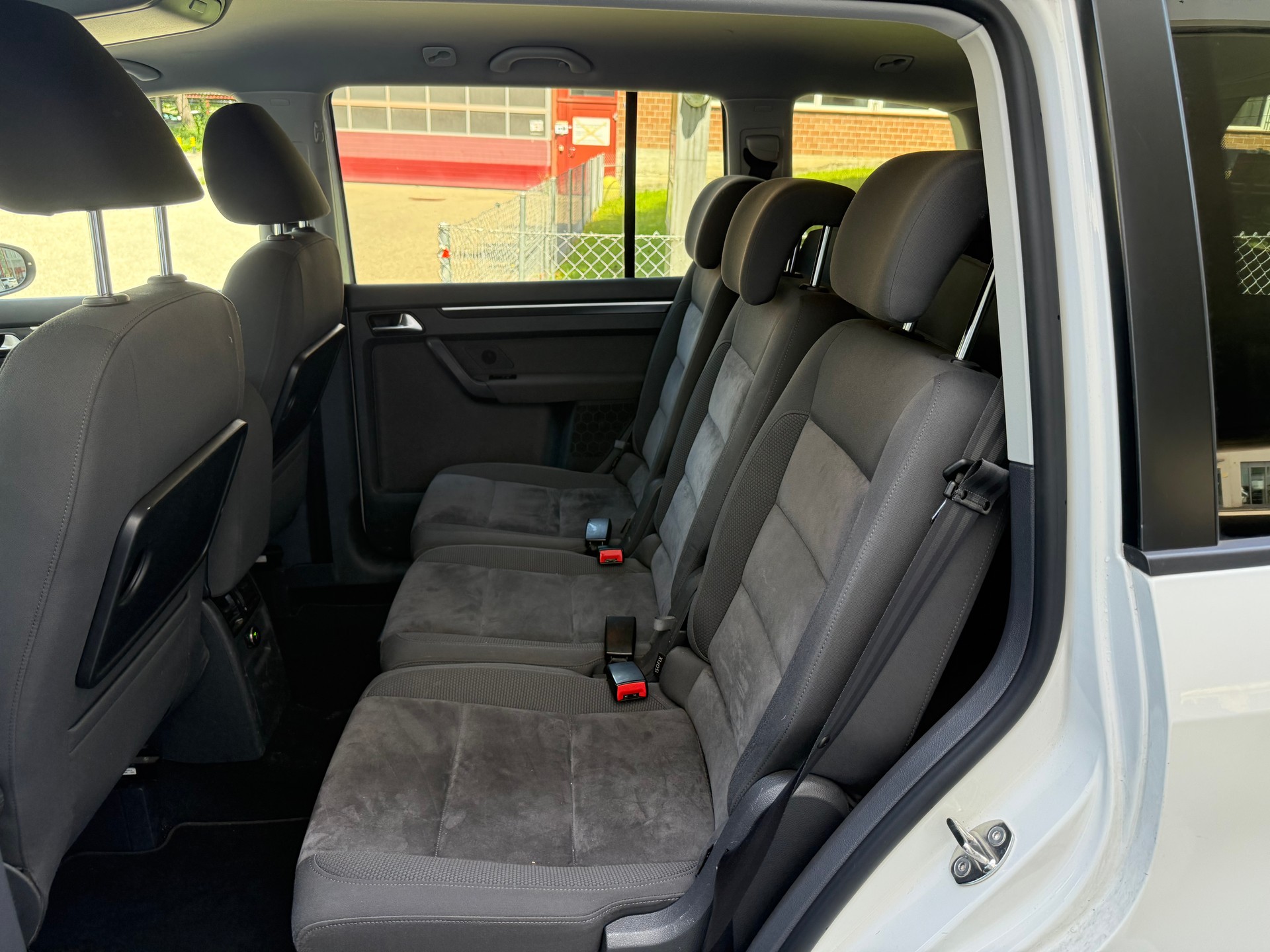 VW Touran 2.0 TDI Comfortline-image-9