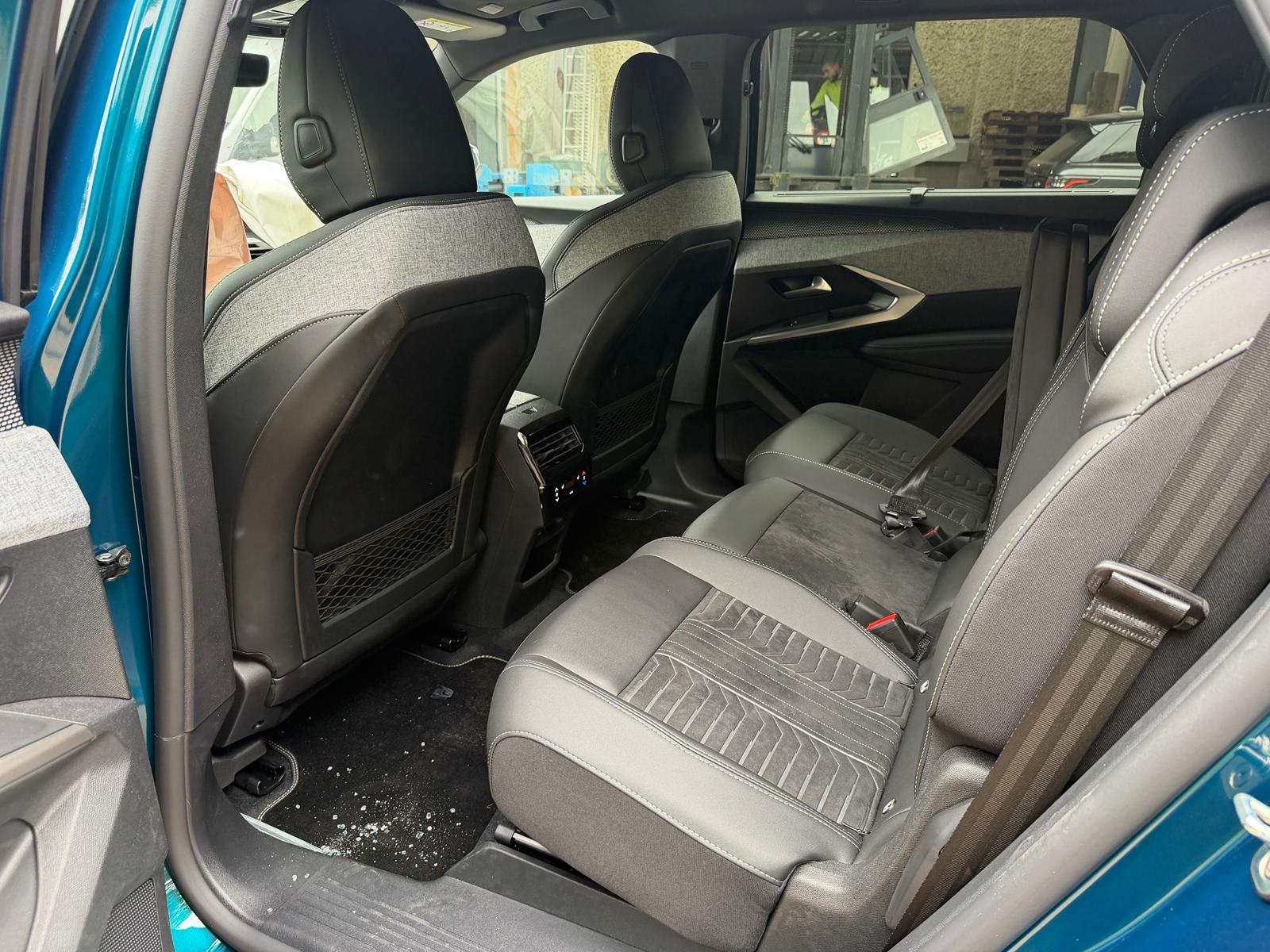 PEUGEOT e-5008-image-7