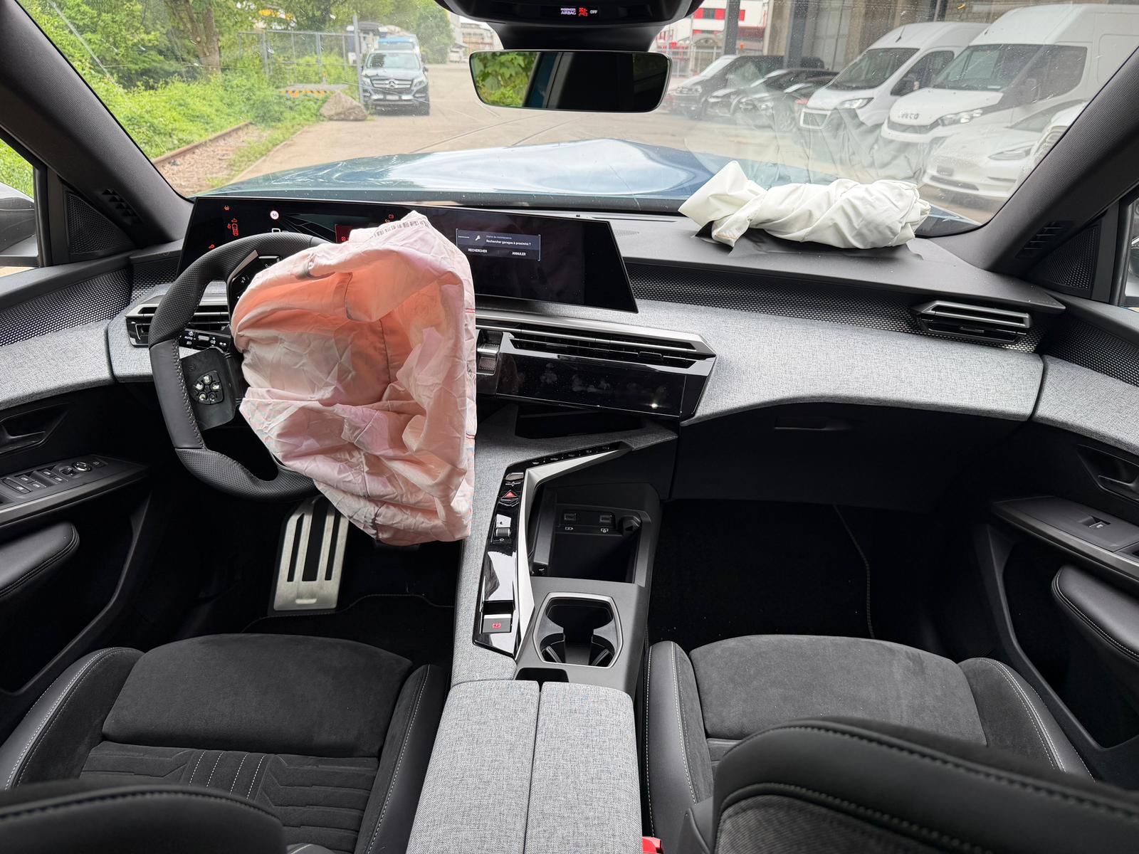 PEUGEOT e-5008-image-6