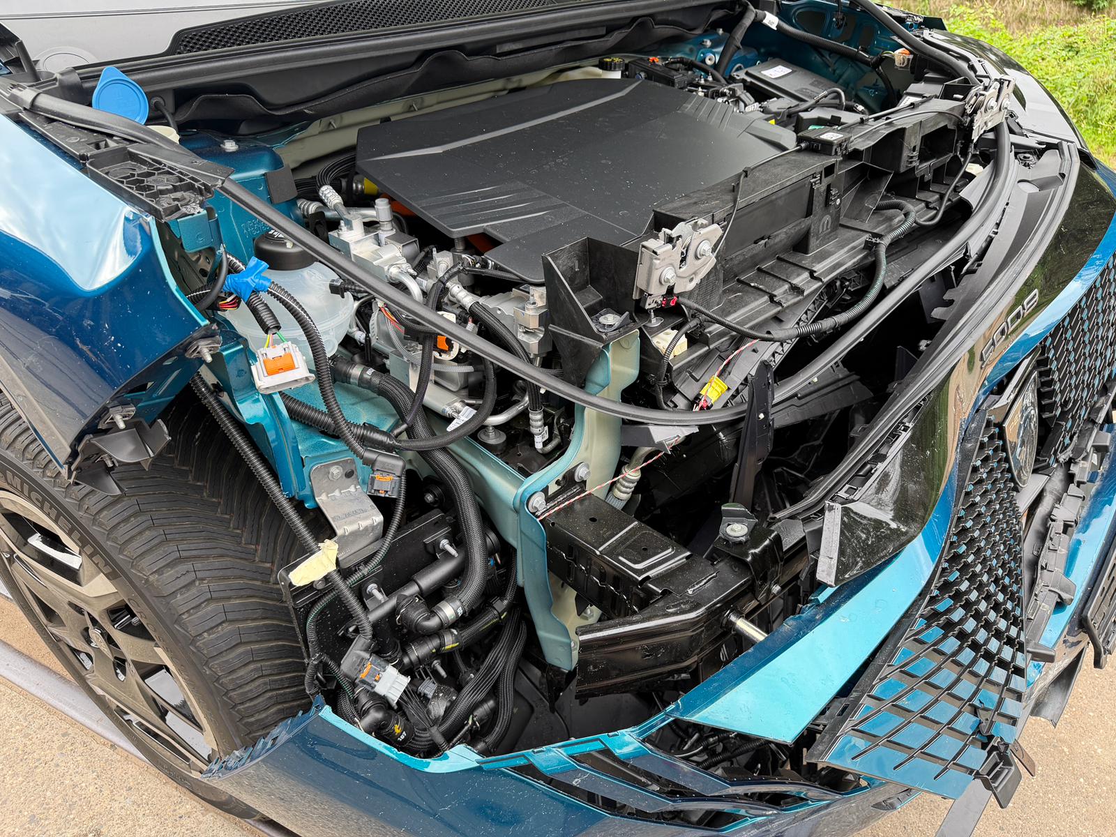 PEUGEOT e-5008-image-4