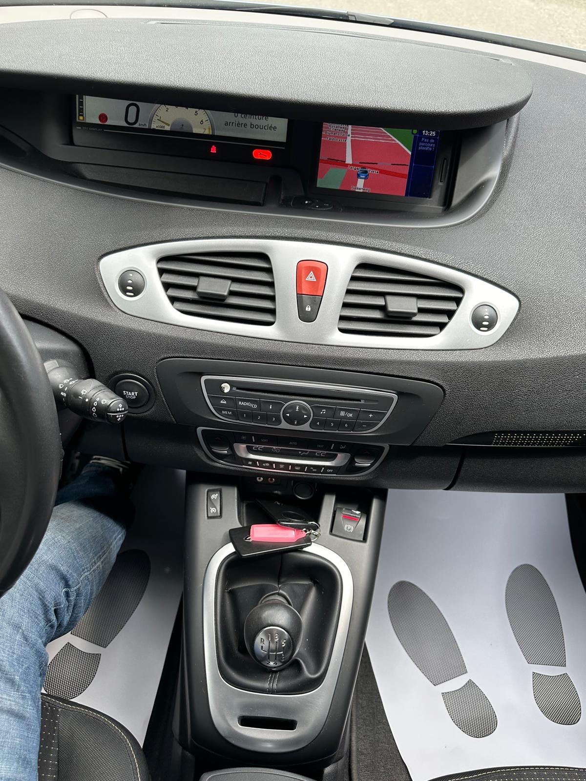 RENAULT Scénic 1.4 16V Turbo Dynamique-image-7