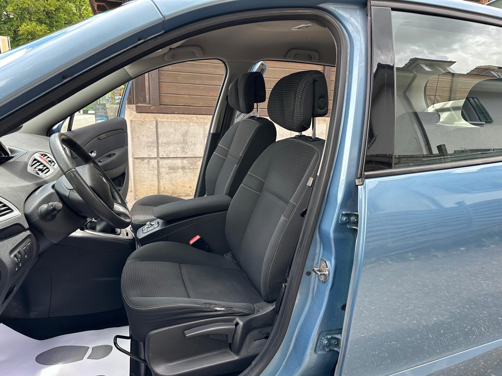 RENAULT Scénic 1.4 16V Turbo Dynamique-image-10