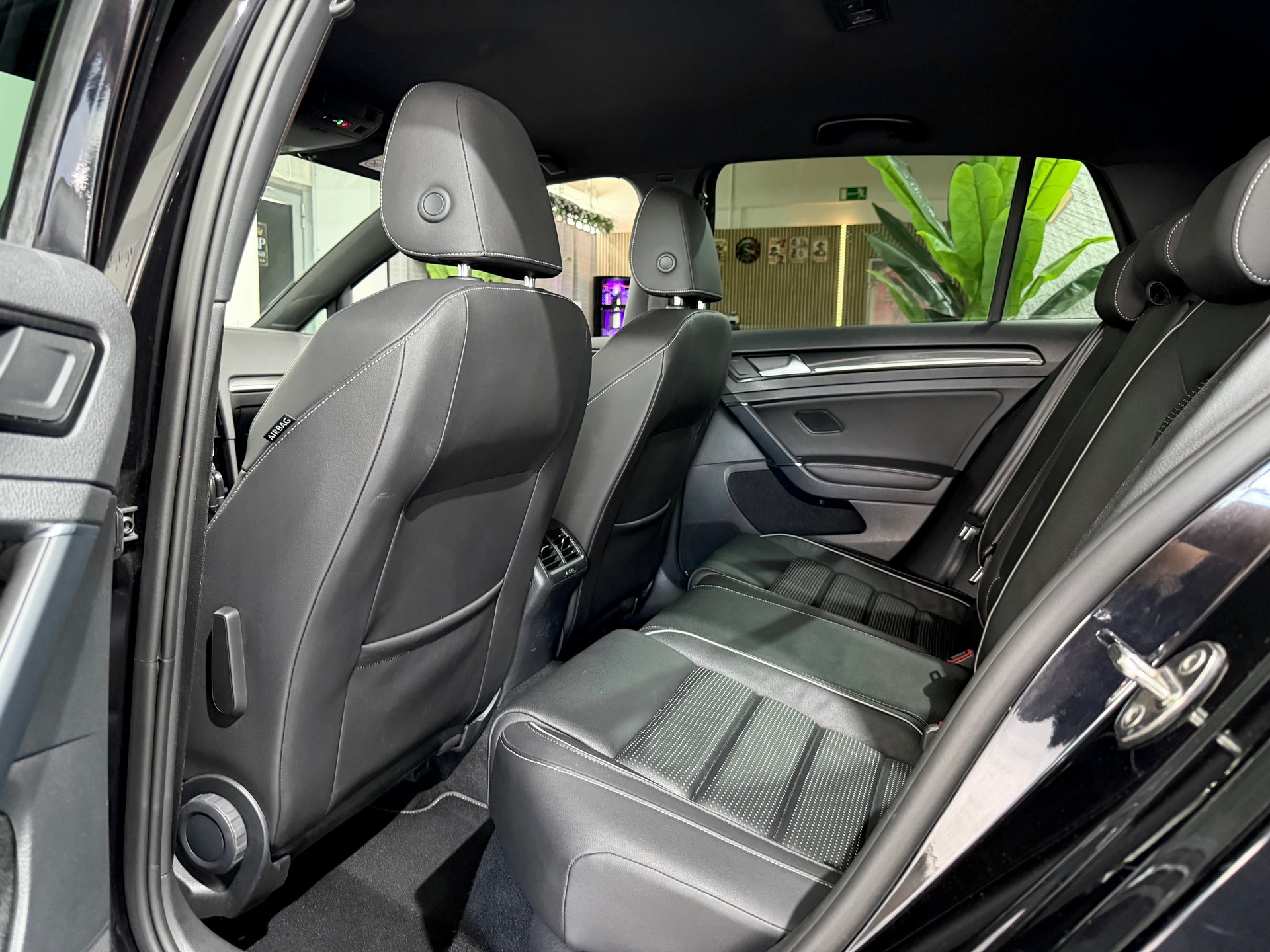 VW Golf 2.0 TSI R 4Motion DSG Facelift-image-10