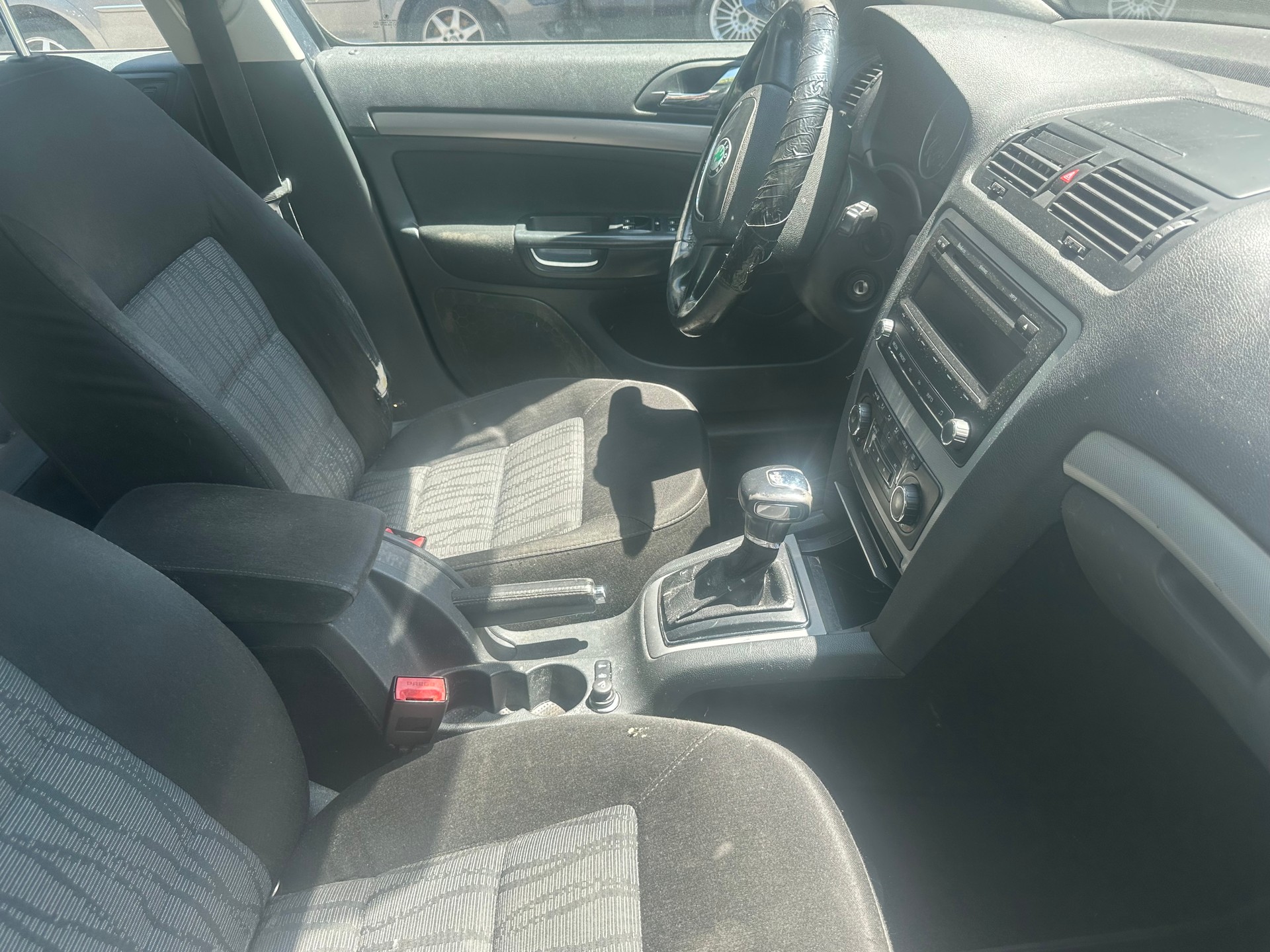 SKODA Octavia Combi 1.6 TDI Clever DSG-image-4