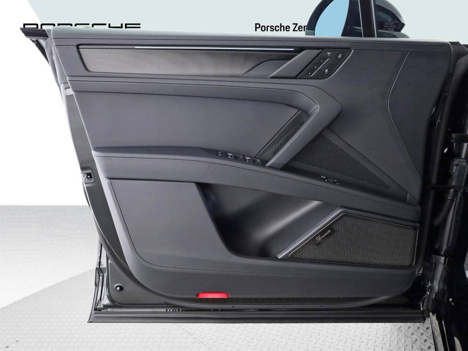 PORSCHE Cayenne Turbo Electric-image-12