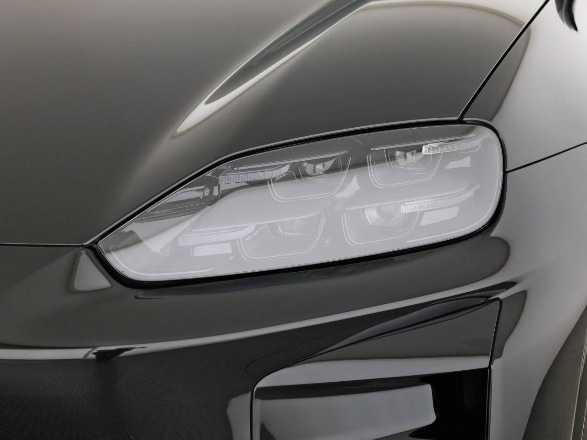 PORSCHE Cayenne Turbo Electric-image-17
