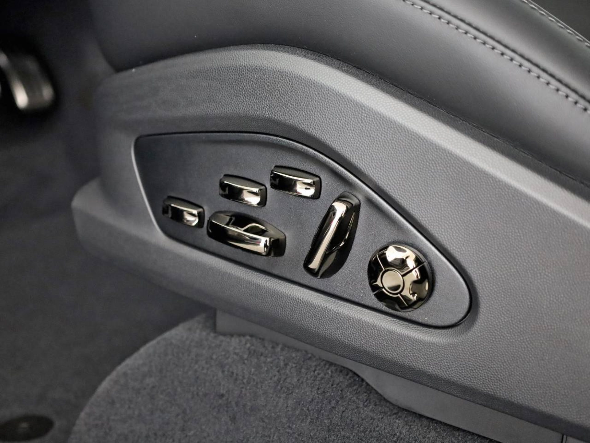 PORSCHE Cayenne Turbo Electric-image-14
