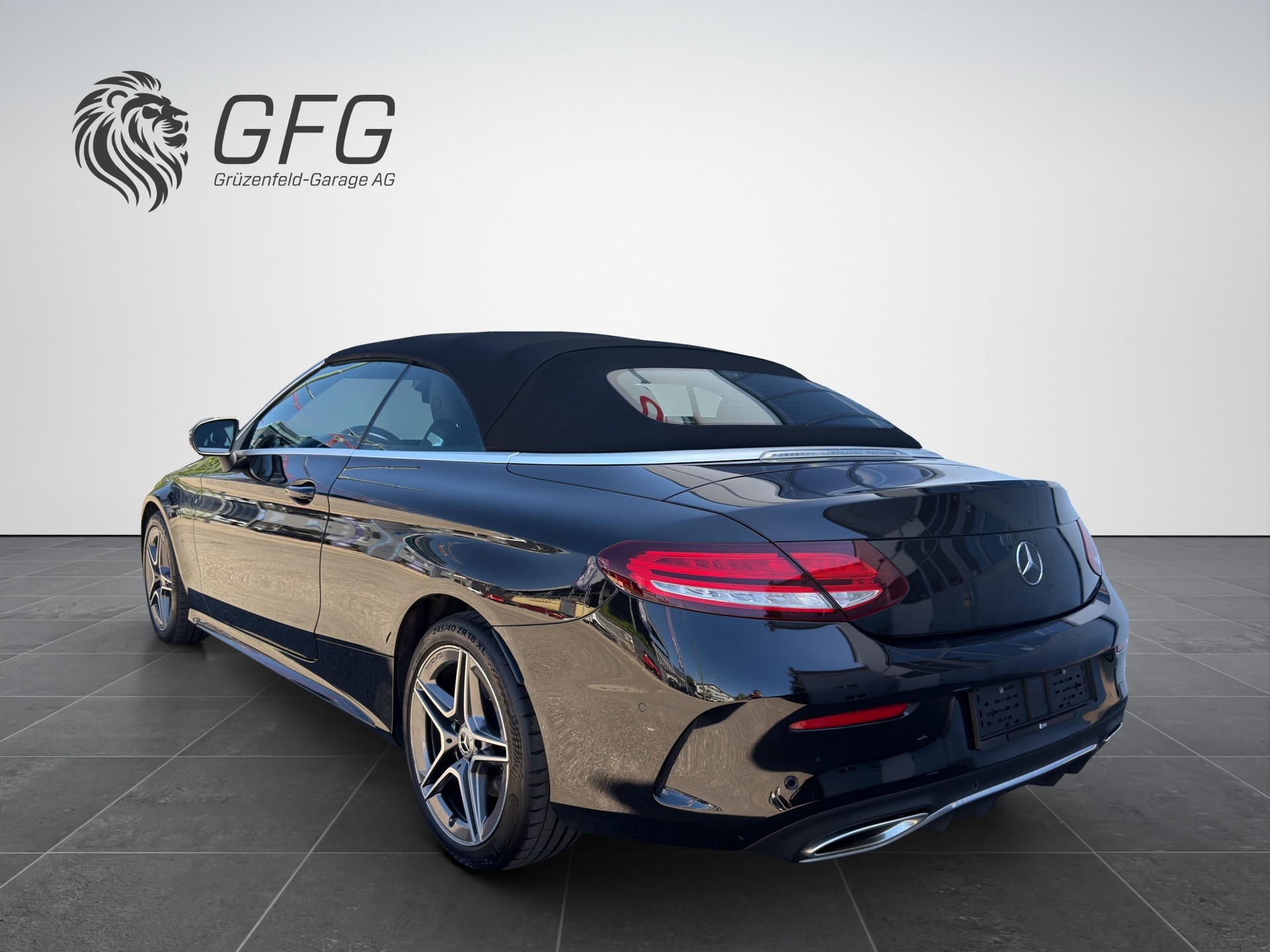 MERCEDES-BENZ C-Klasse A205 Cabriolet C 200 AMG Line 4matic-image-3