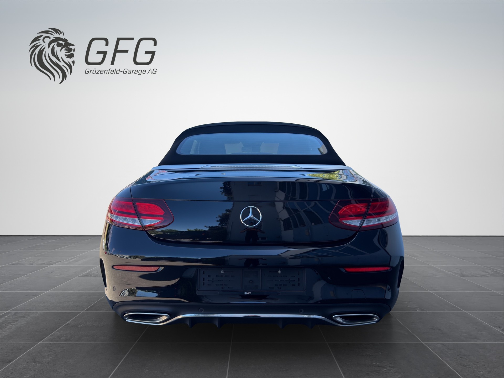 MERCEDES-BENZ C-Klasse A205 Cabriolet C 200 AMG Line 4matic-image-4