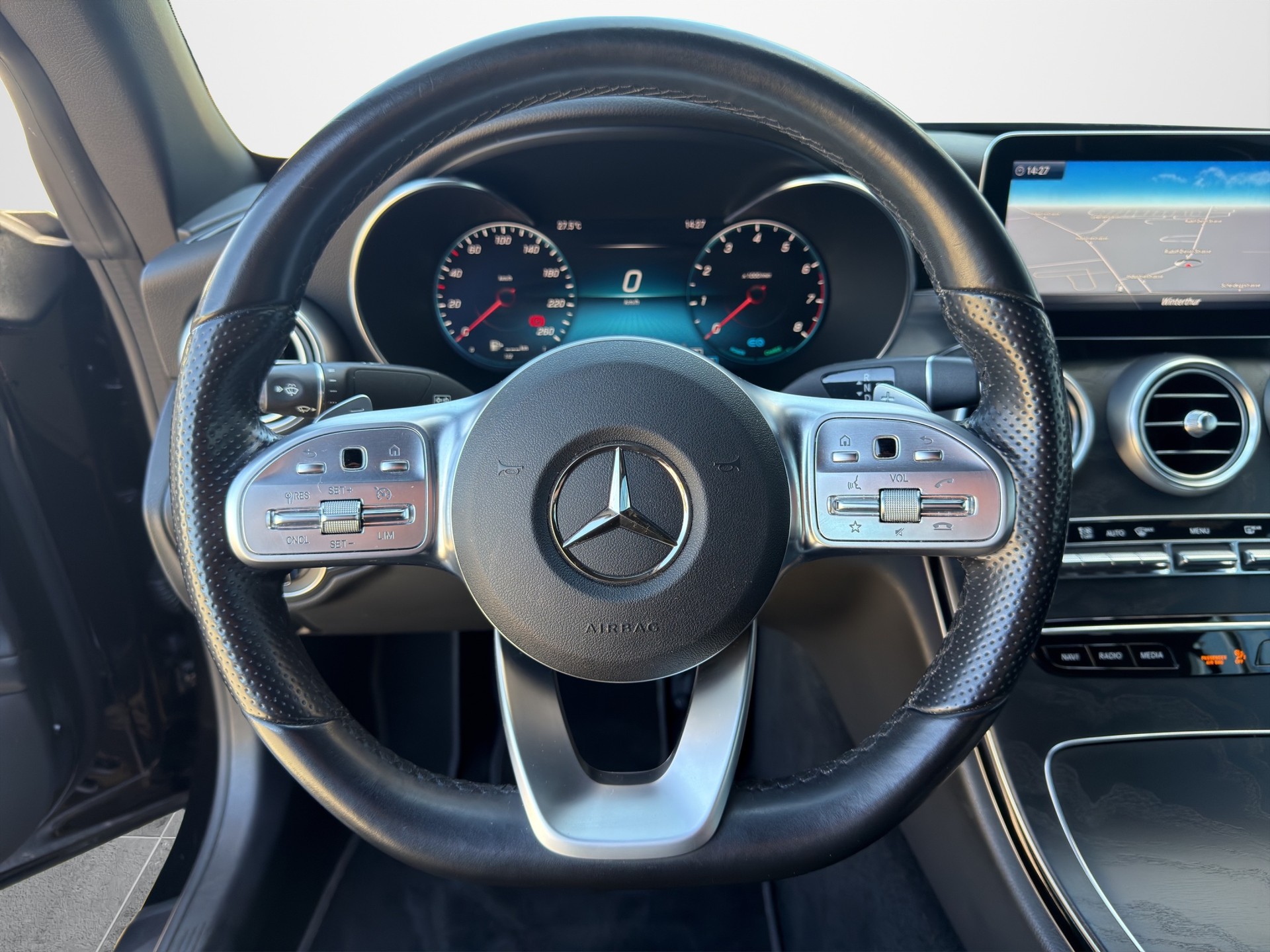 MERCEDES-BENZ C-Klasse A205 Cabriolet C 200 AMG Line 4matic-image-6