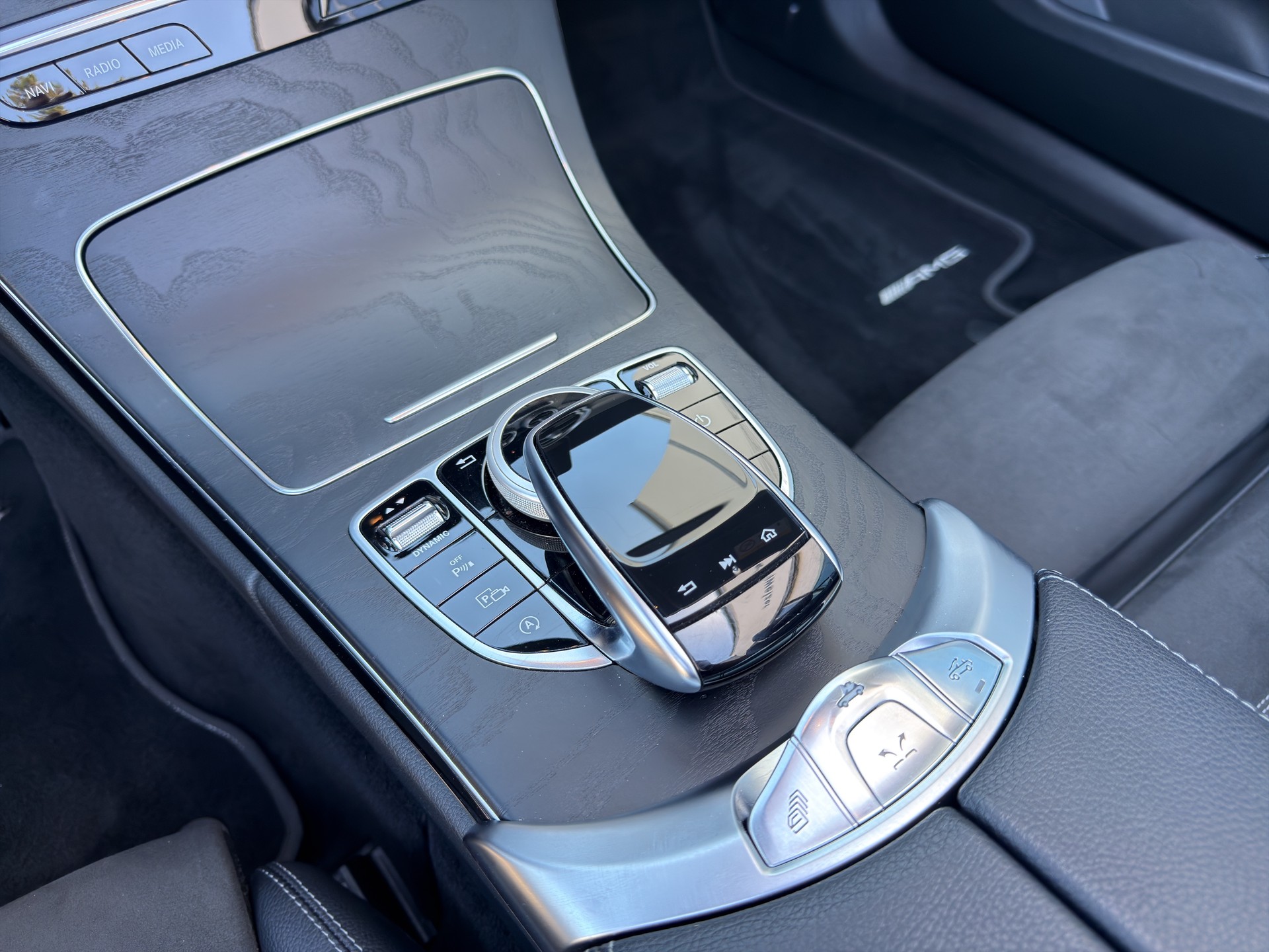 MERCEDES-BENZ C-Klasse A205 Cabriolet C 200 AMG Line 4matic-image-14