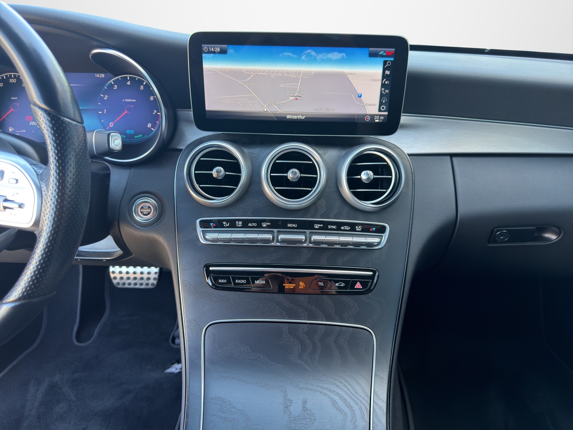 MERCEDES-BENZ C-Klasse A205 Cabriolet C 200 AMG Line 4matic-image-9