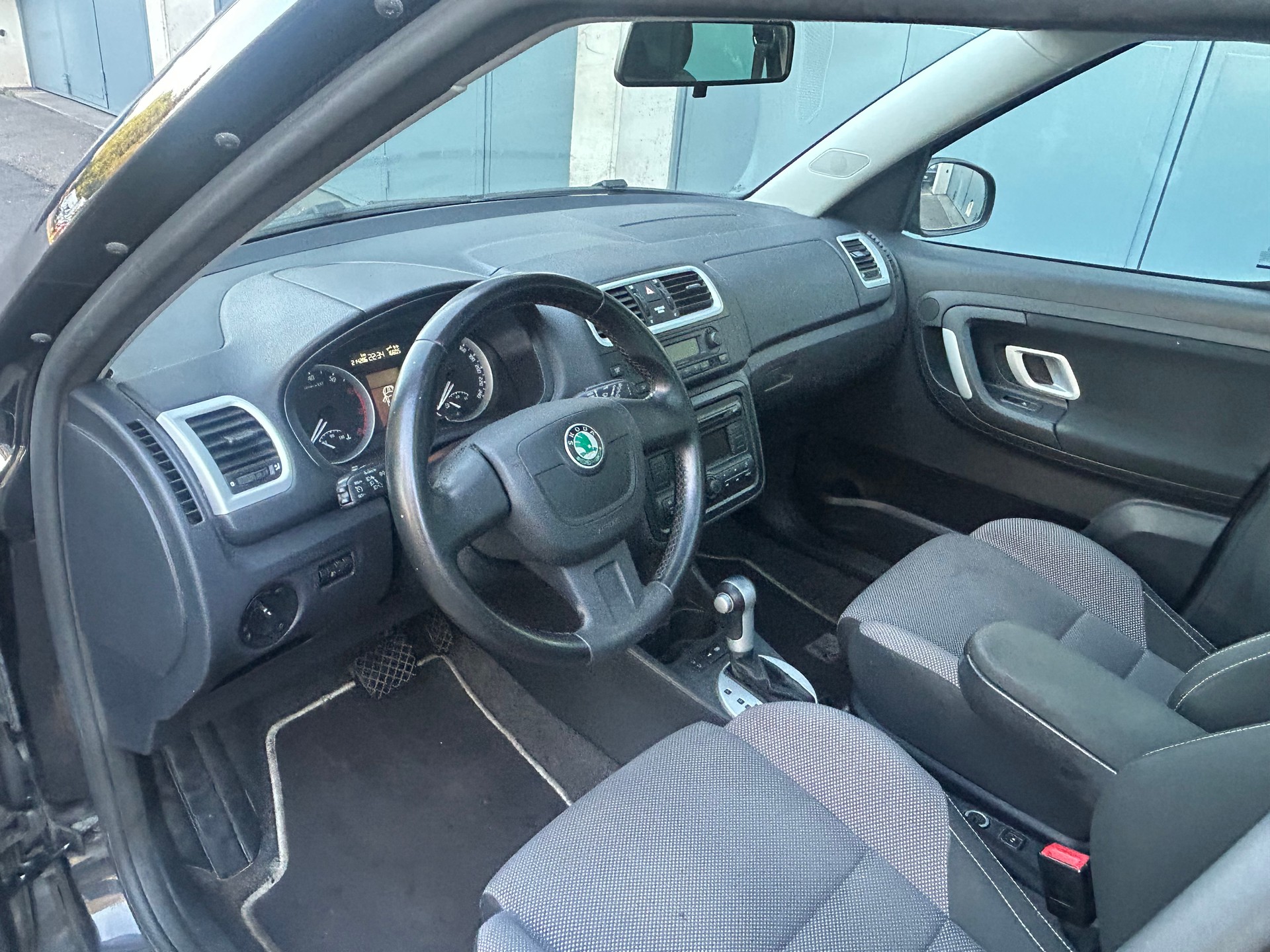 SKODA Roomster 1.6 Cooly Automatic-image-4