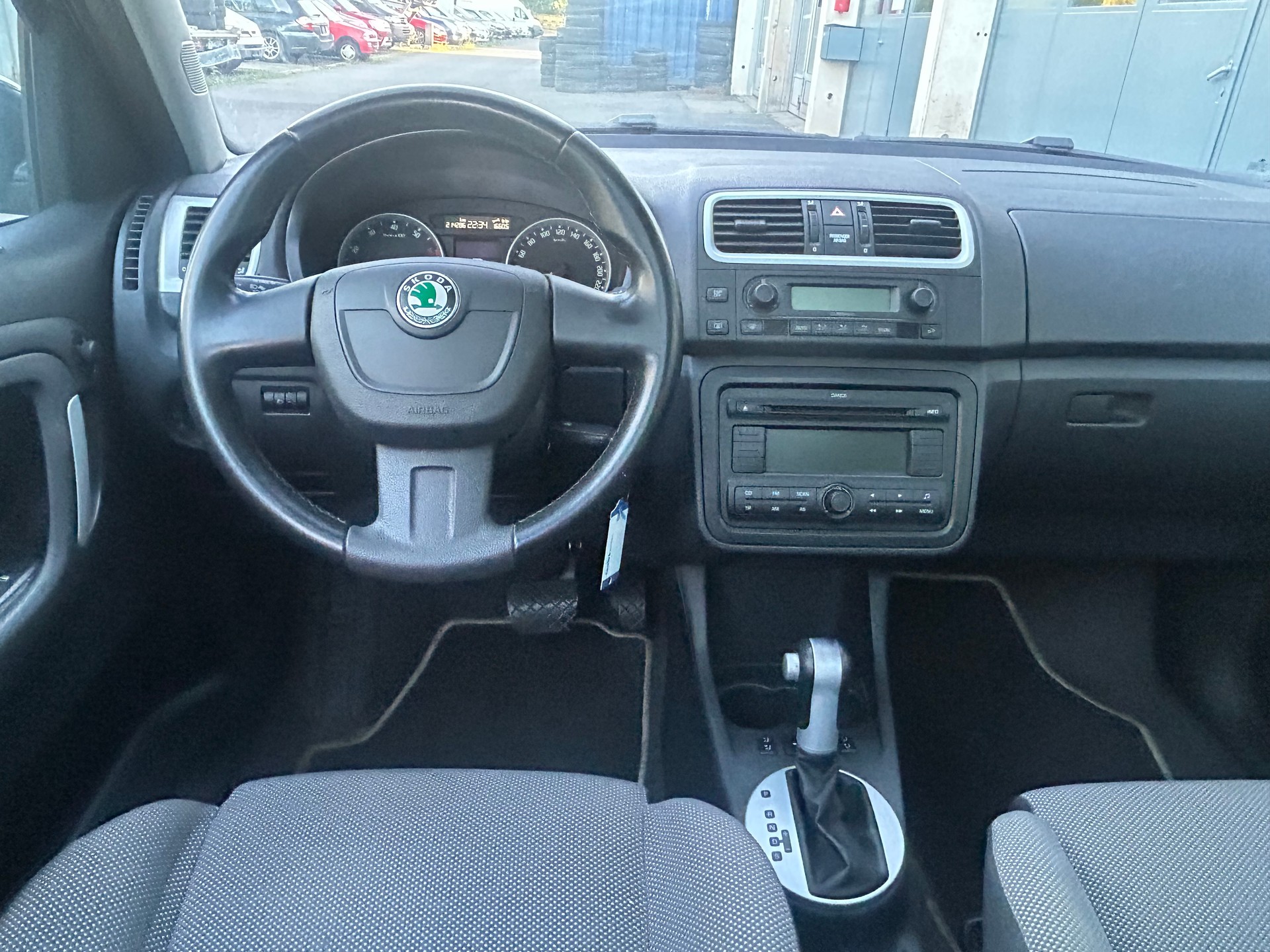 SKODA Roomster 1.6 Cooly Automatic-image-3