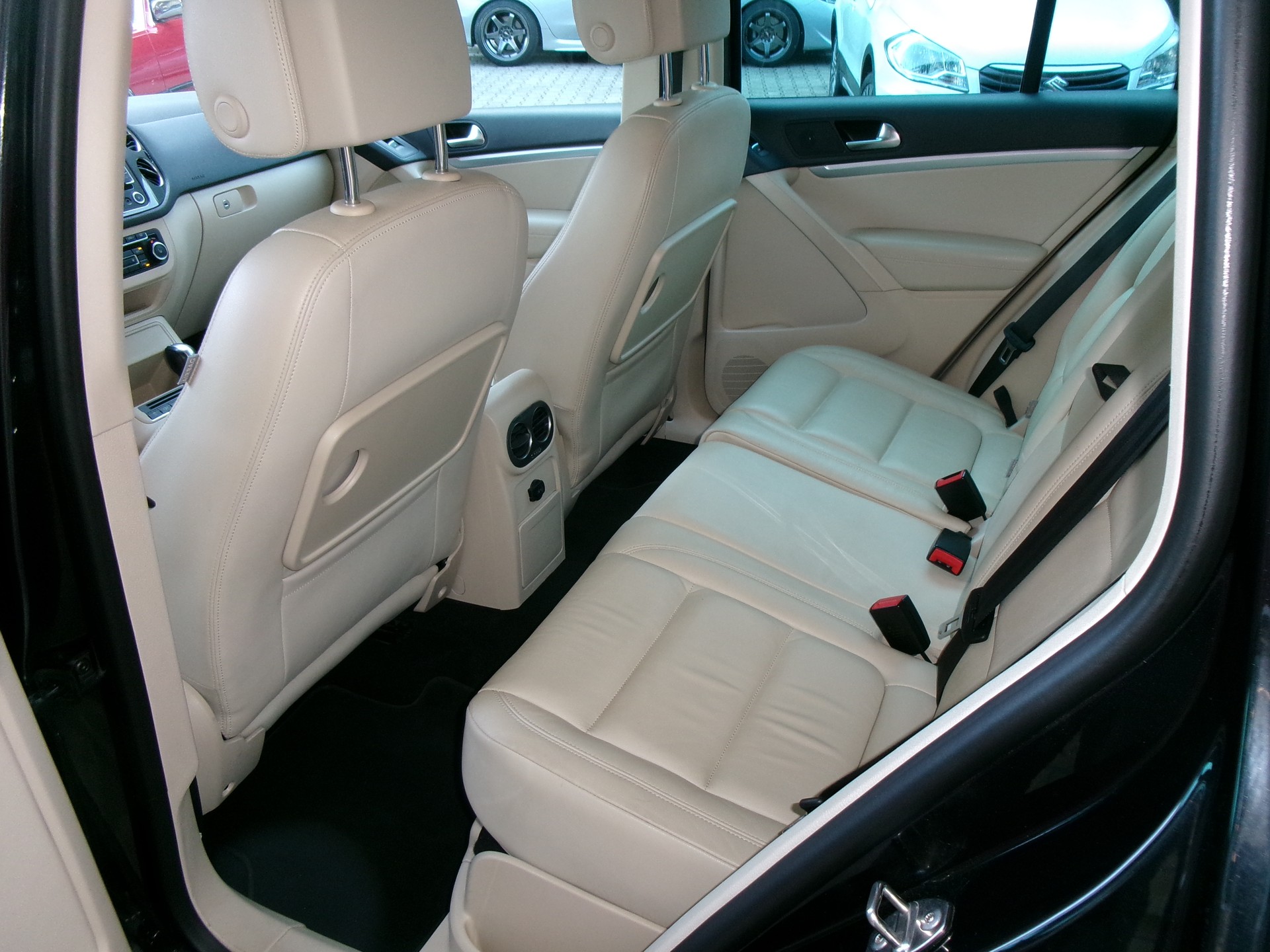 VW Tiguan 2.0 TDI BlueMotion Sport&Style 4Motion DSG-image-4