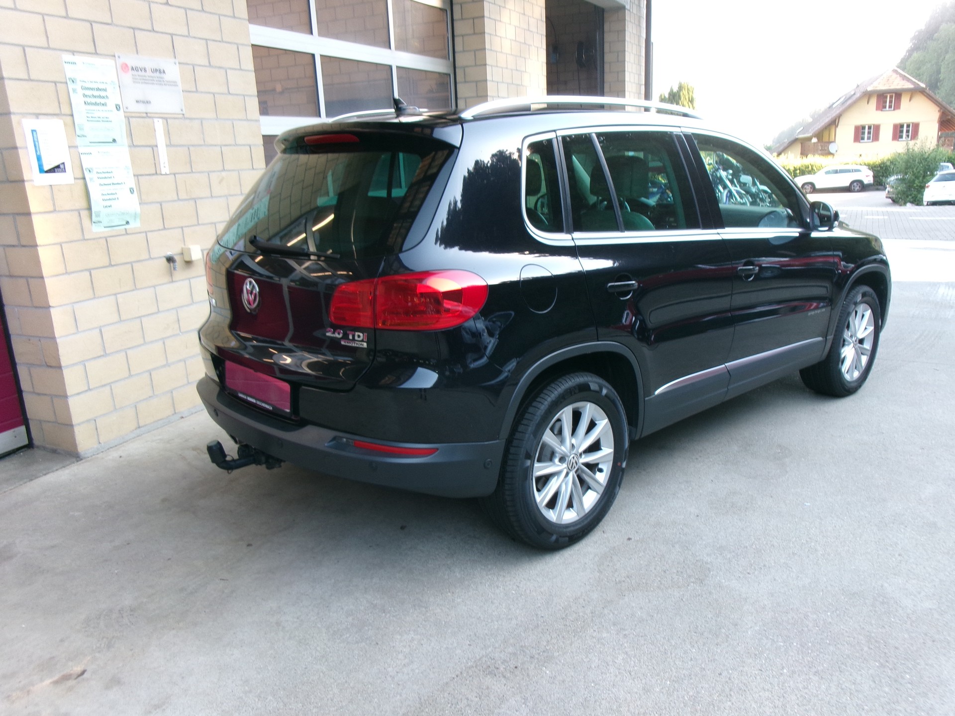 VW Tiguan 2.0 TDI BlueMotion Sport&Style 4Motion DSG-image-2
