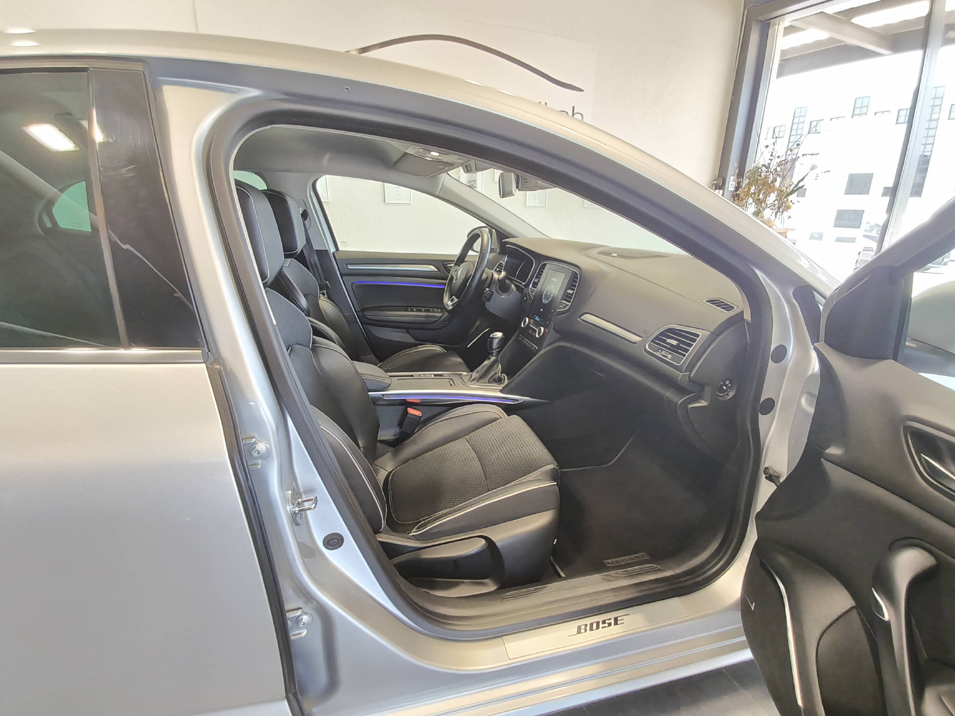 RENAULT Mégane 1.2 TCe 130 Bose-image-13
