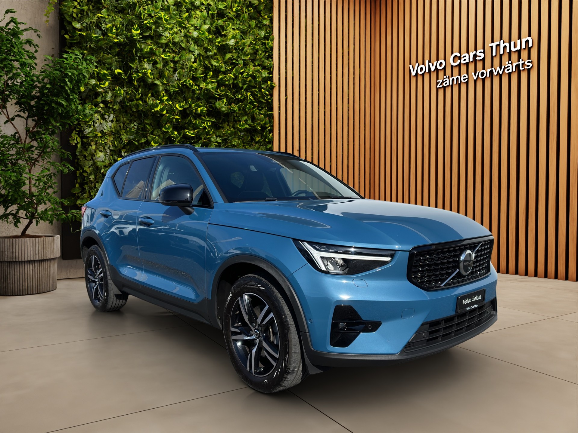 VOLVO XC40 2.0 B4 MH Plus Dark AWD-image-2