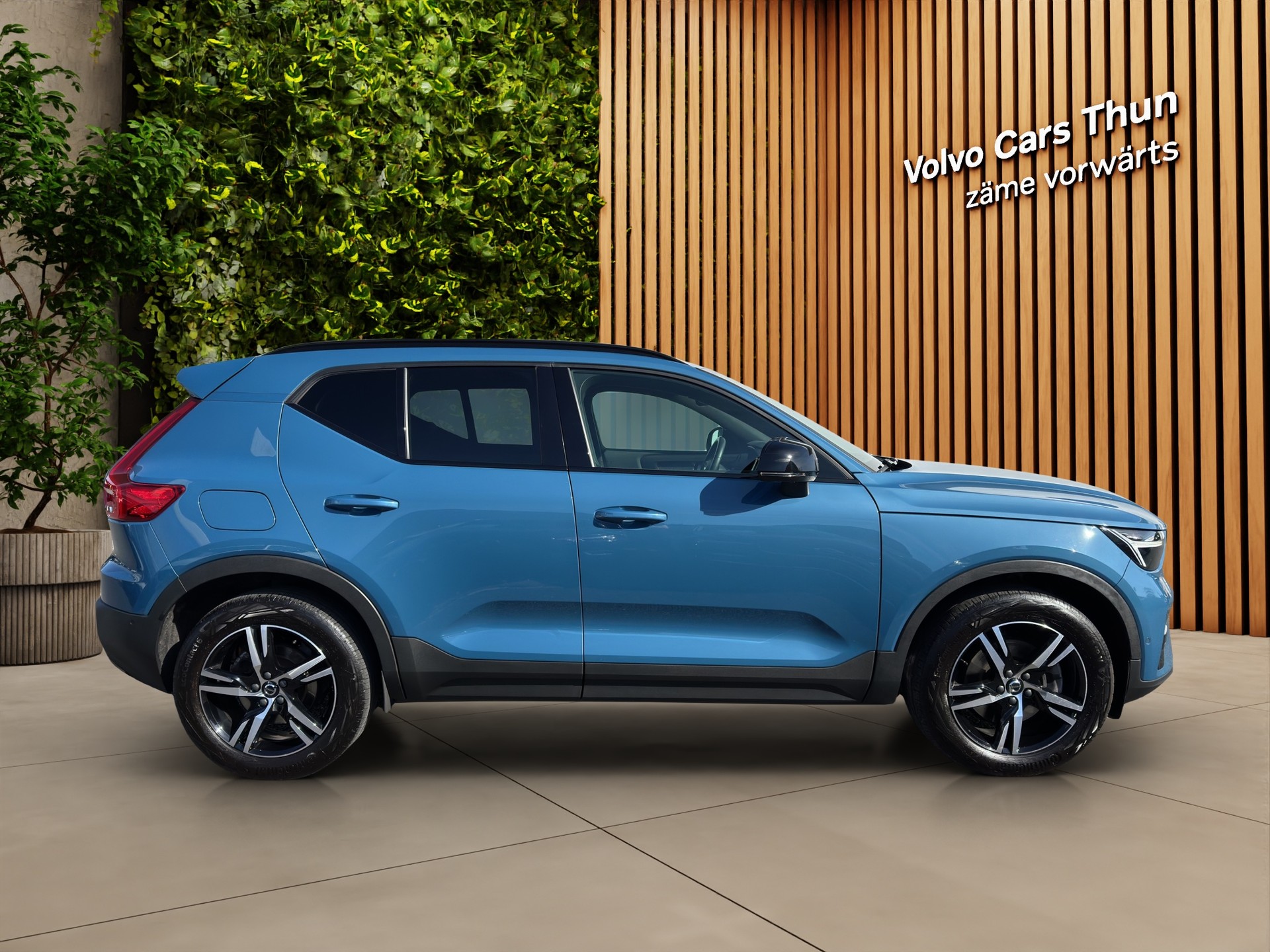 VOLVO XC40 2.0 B4 MH Plus Dark AWD-image-3