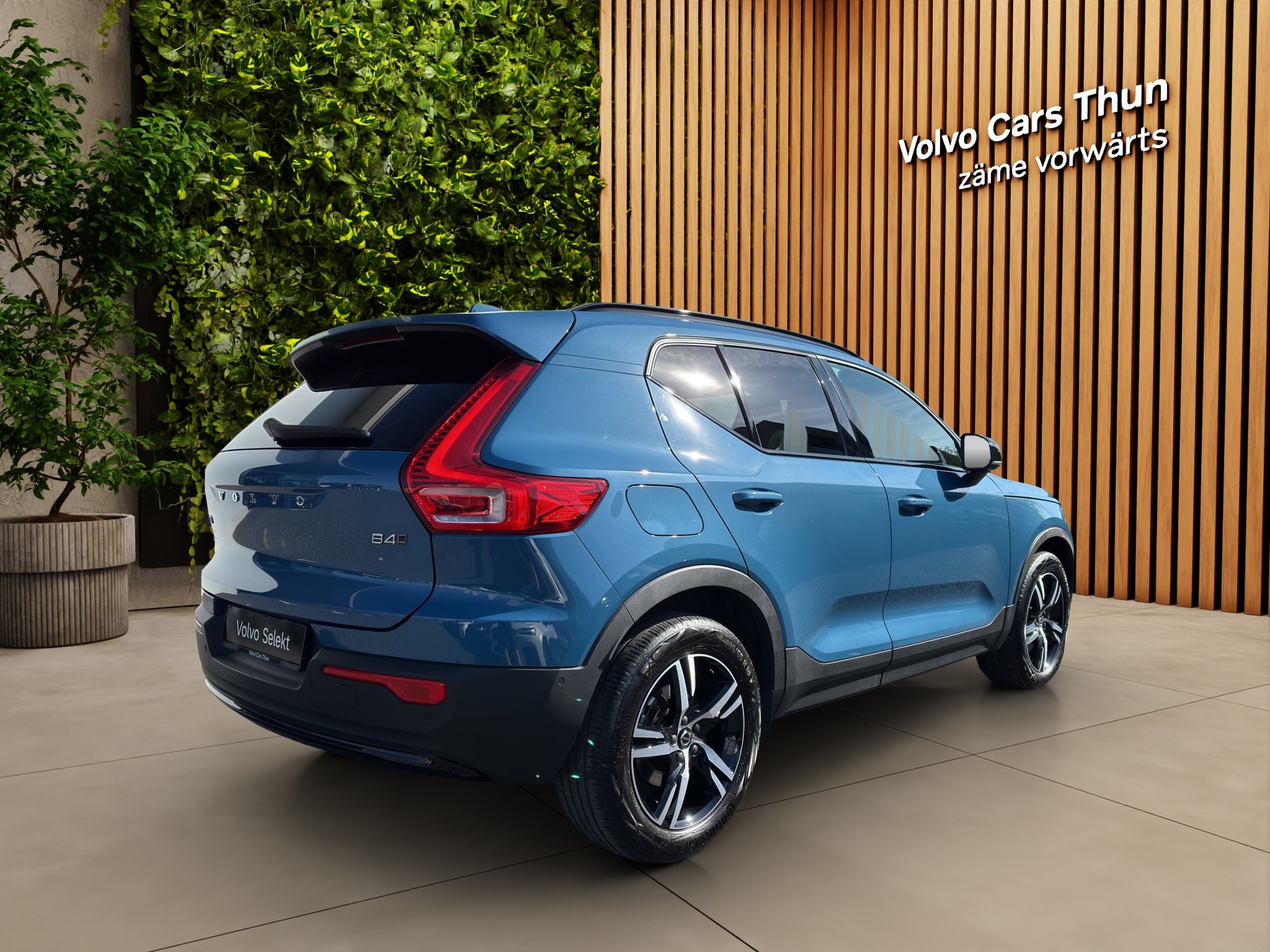 VOLVO XC40 2.0 B4 MH Plus Dark AWD-image-5