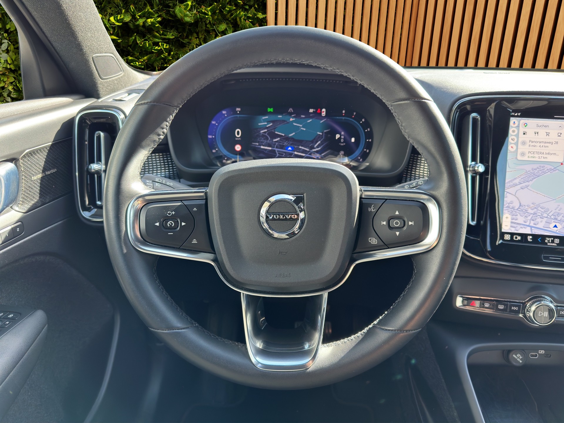 VOLVO XC40 2.0 B4 MH Plus Dark AWD-image-9